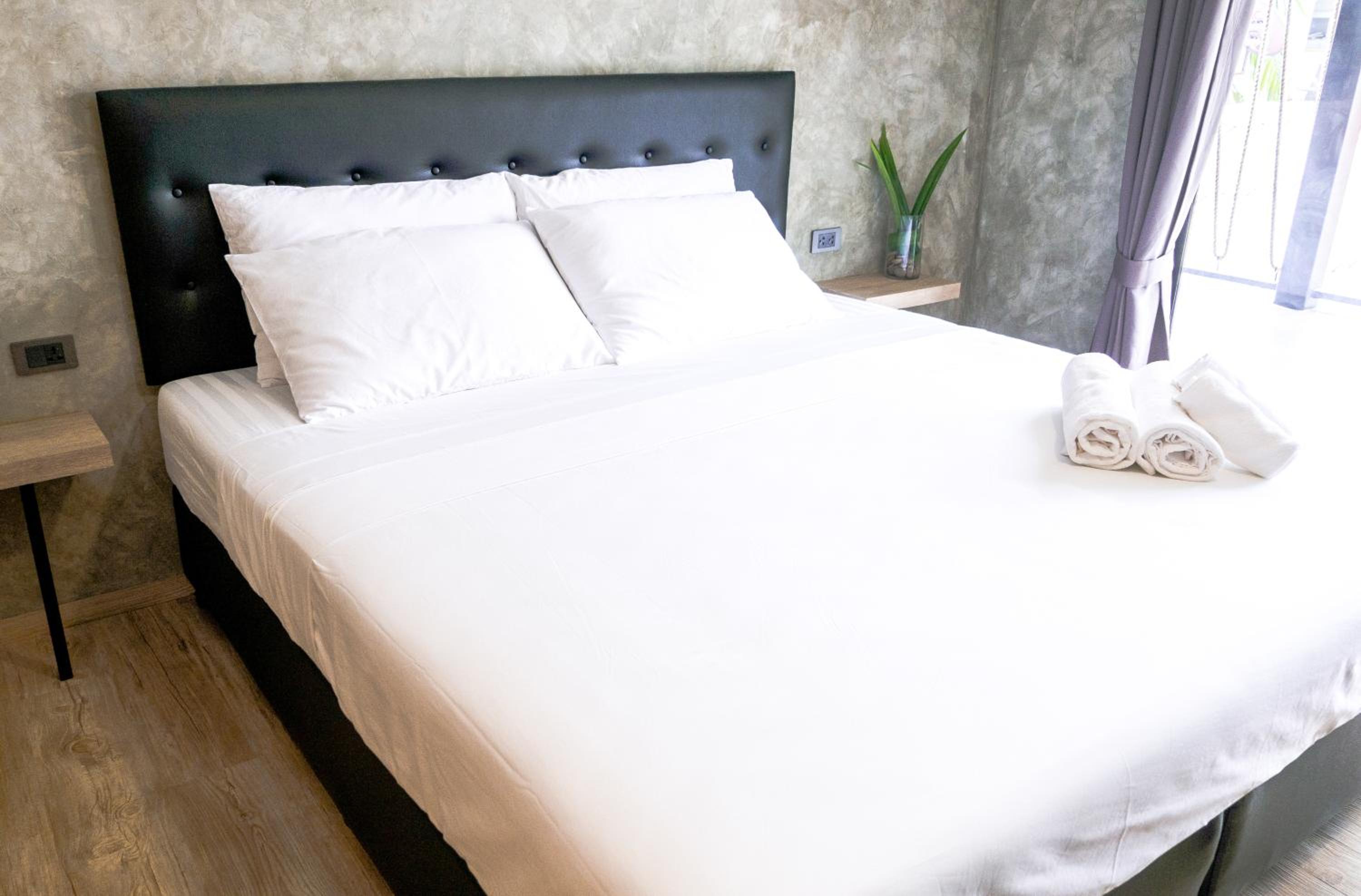 Deluxe King Room photo 2