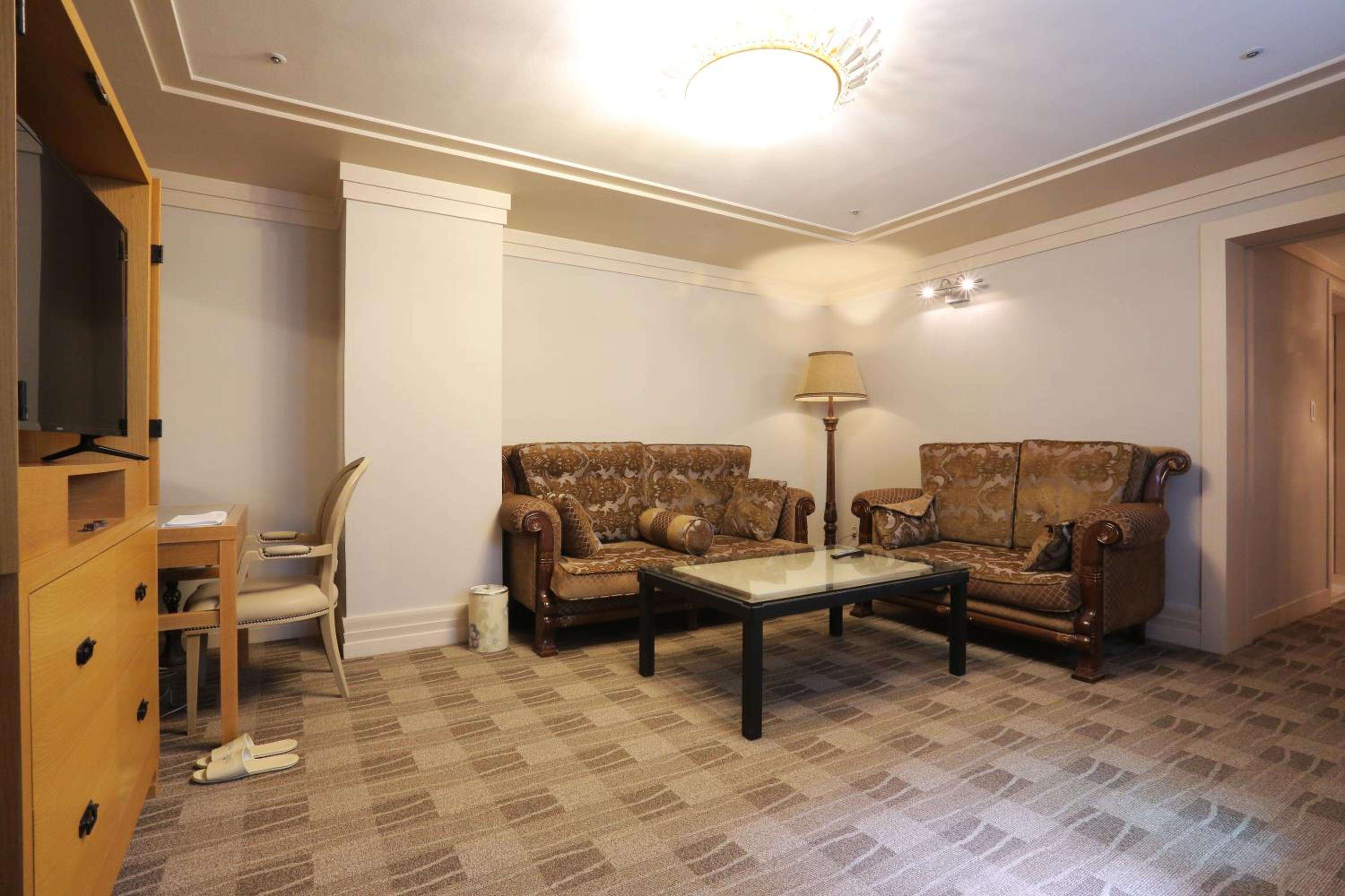 Suite - Photo 3