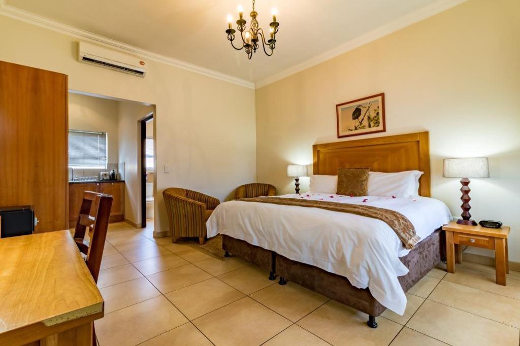 Queen Room with Kitchenette