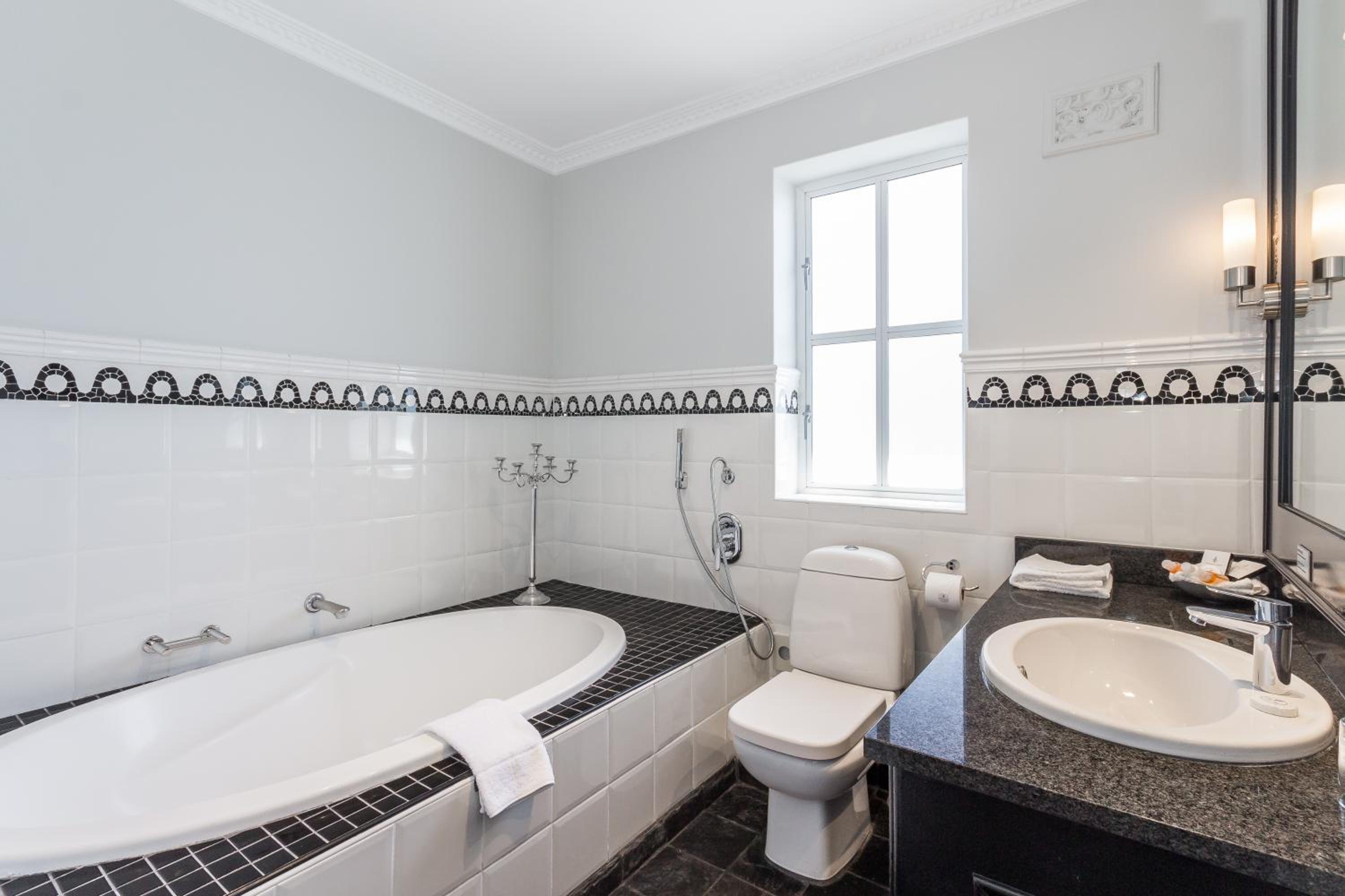 Two Bedroom Apartment with Terrace - Photo 16