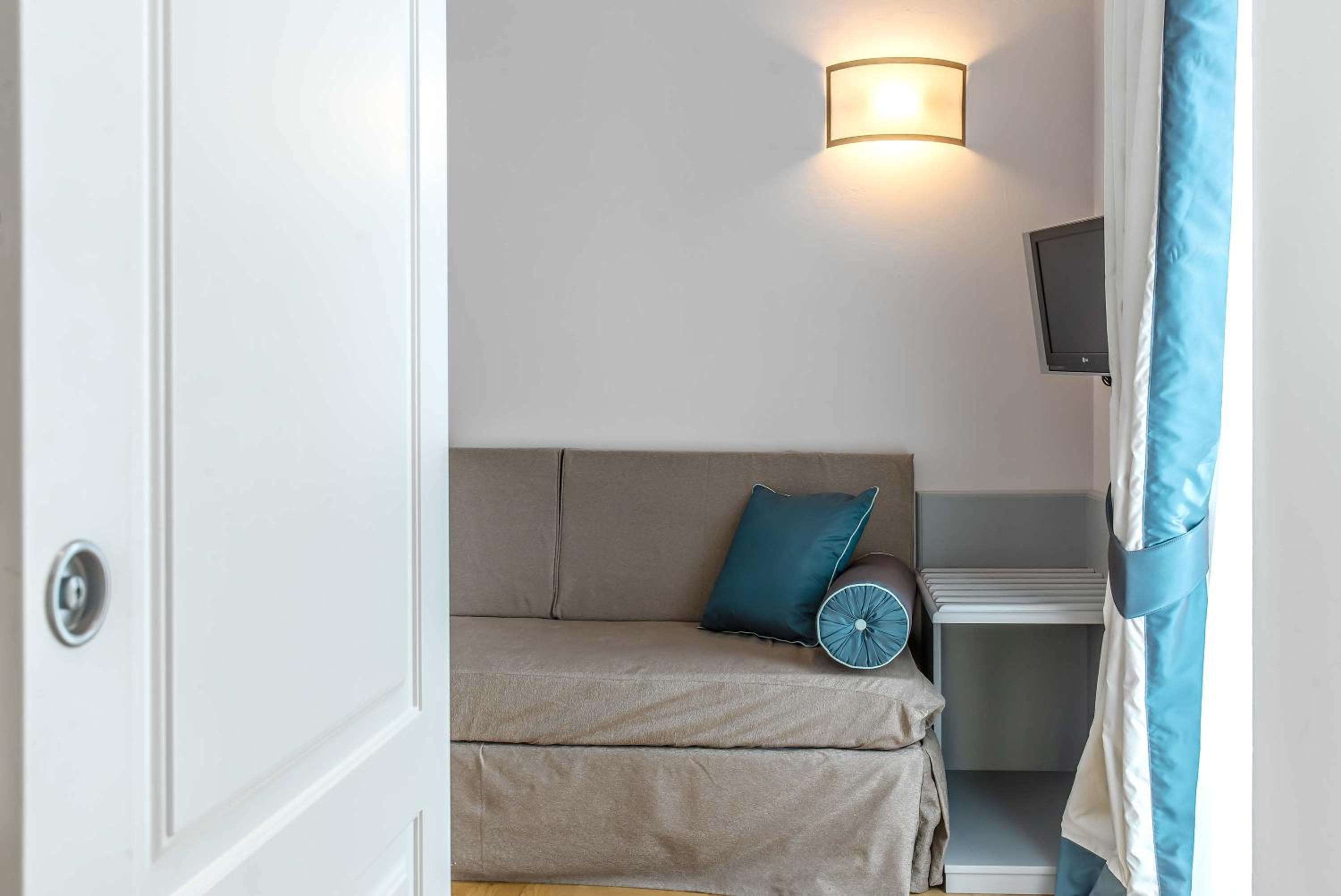Suite with City View photo 3