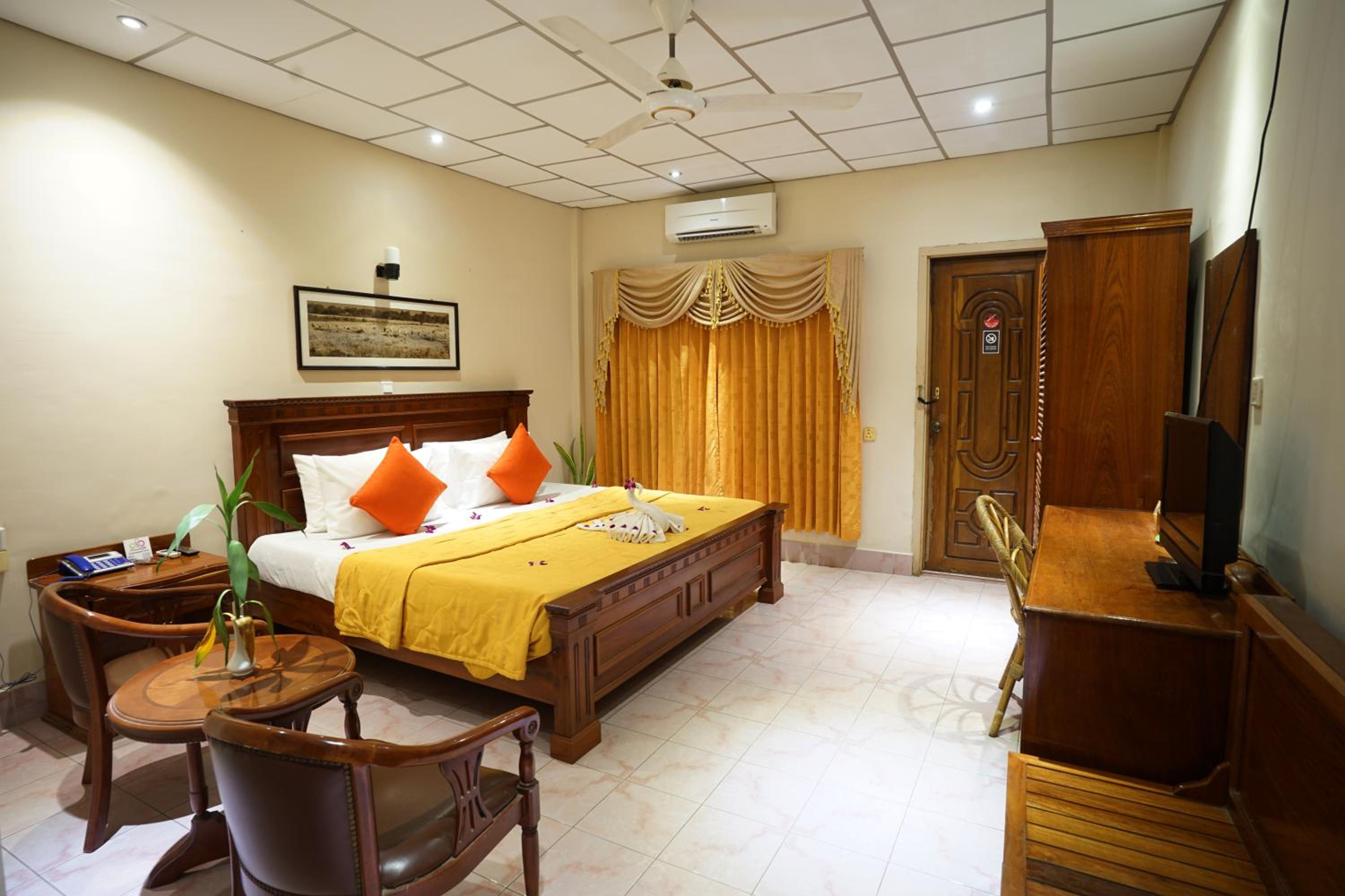 Deluxe Balcony with Air conditioning