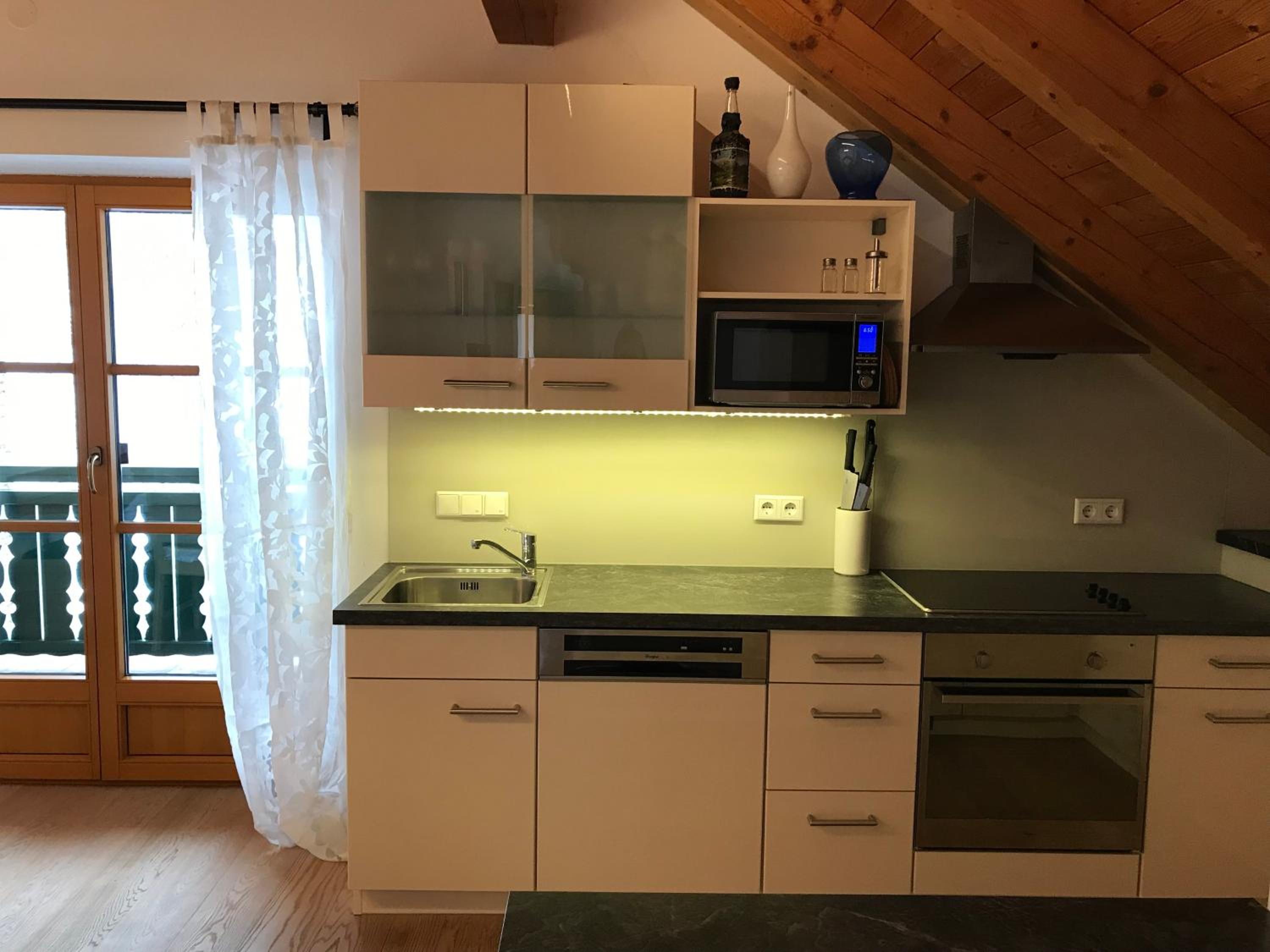 Two-Bedroom Apartment with Mountain View photo 3