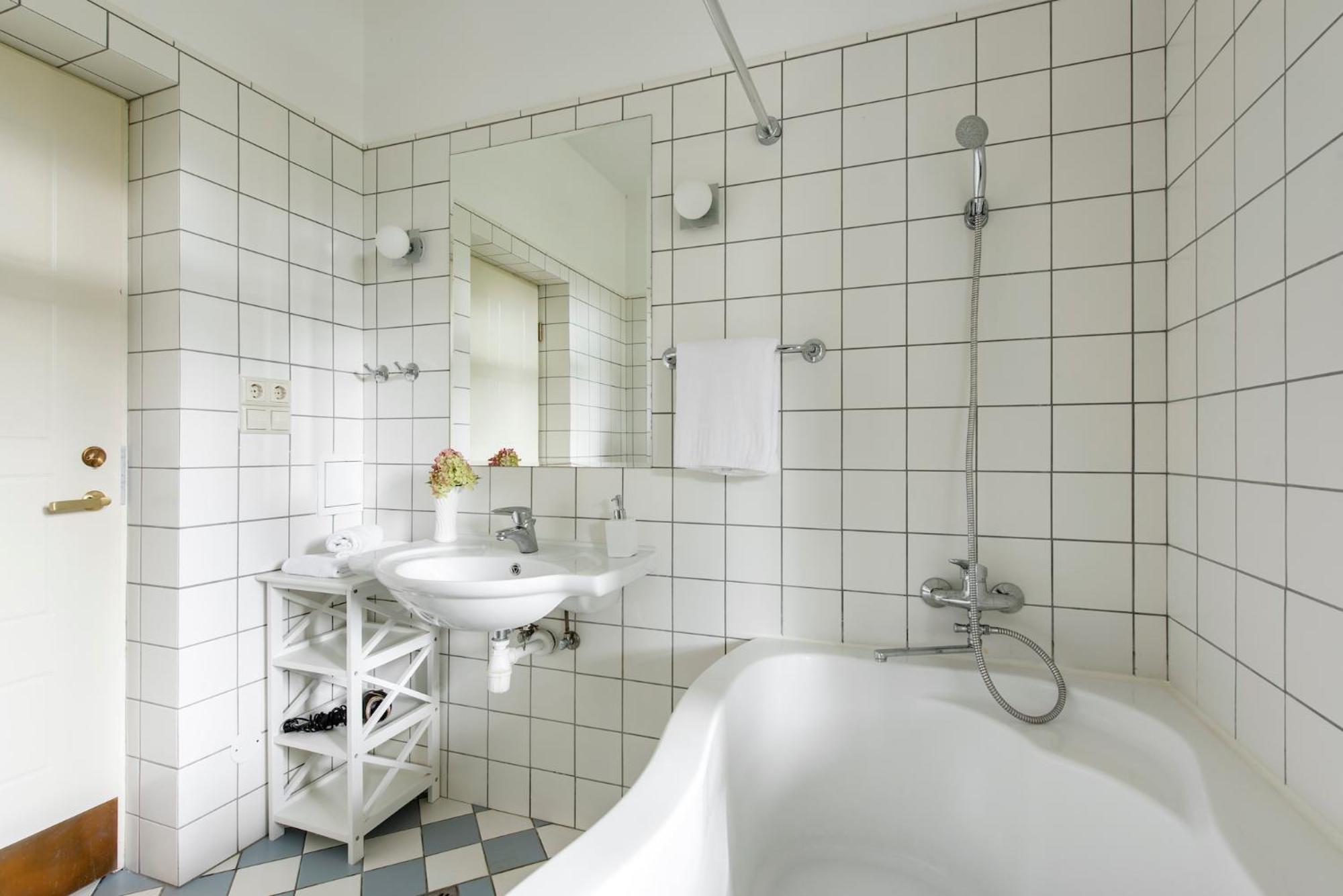 Two-Bedroom Suite - Photo 25