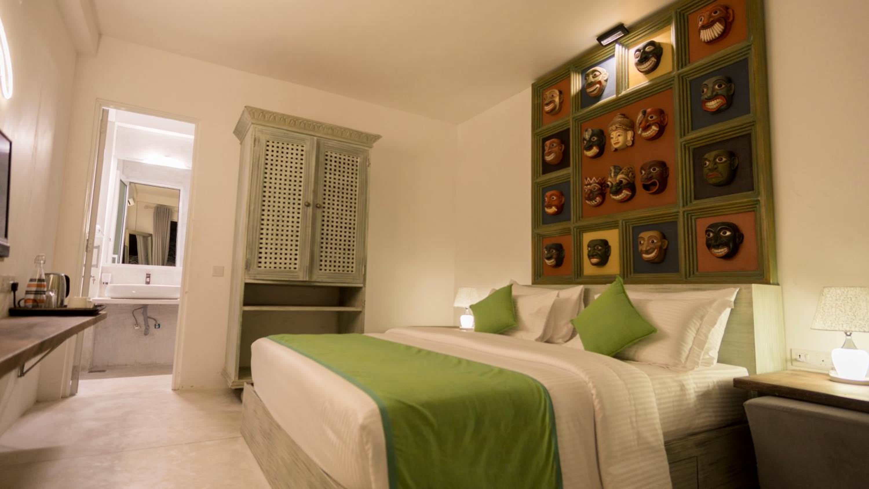 Deluxe King Room with free drop off to Galle Fort by TukTuk photo 2