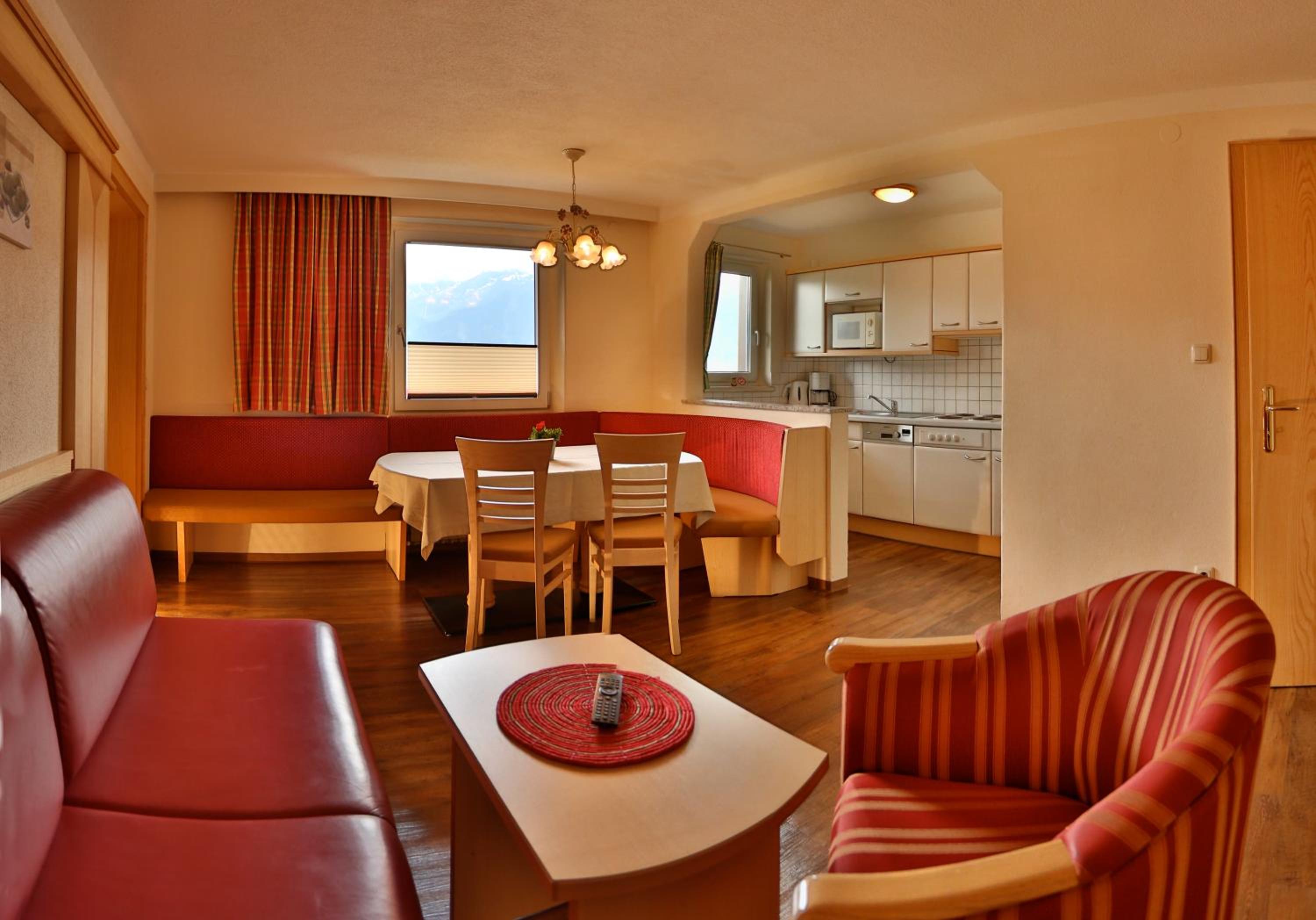 Apartment with Mountain View photo 3