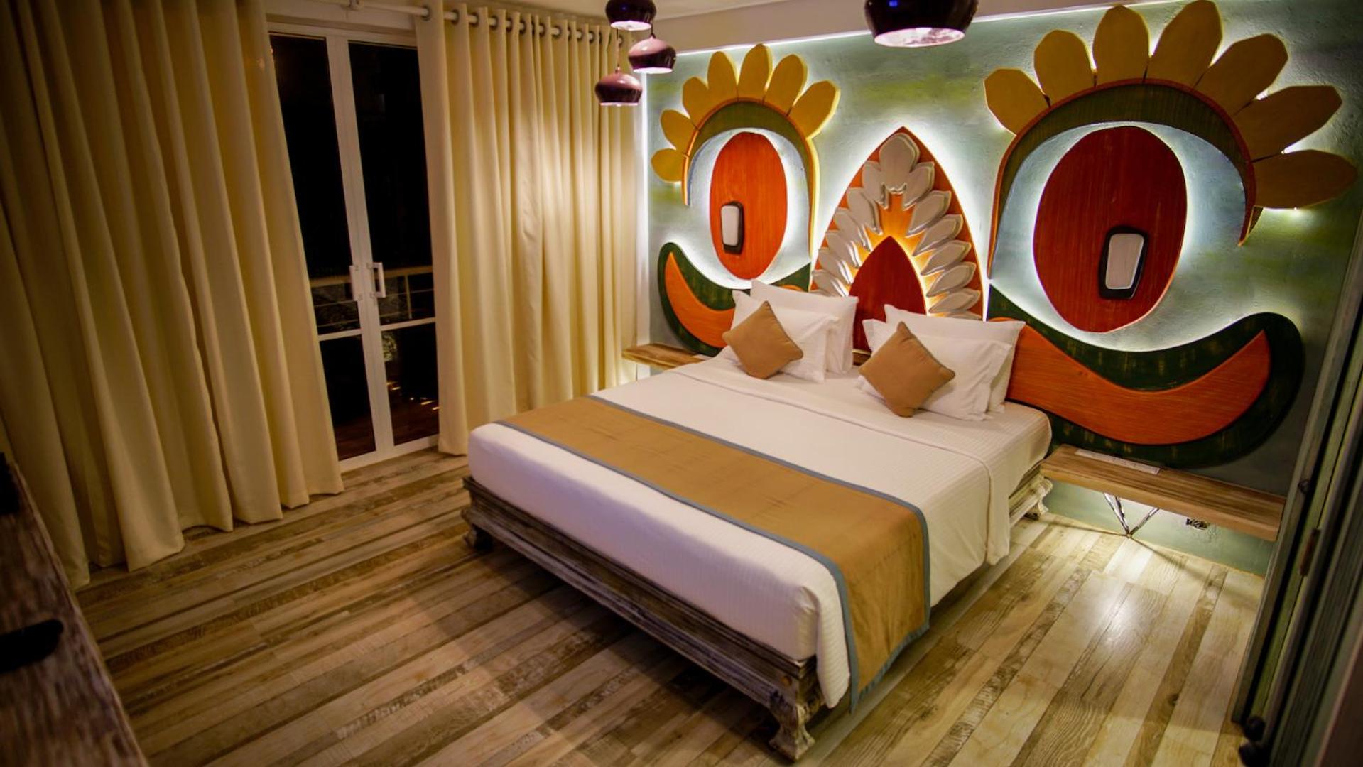 Deluxe Queen Room with free drop off to Galle Fort by TukTuk photo 2