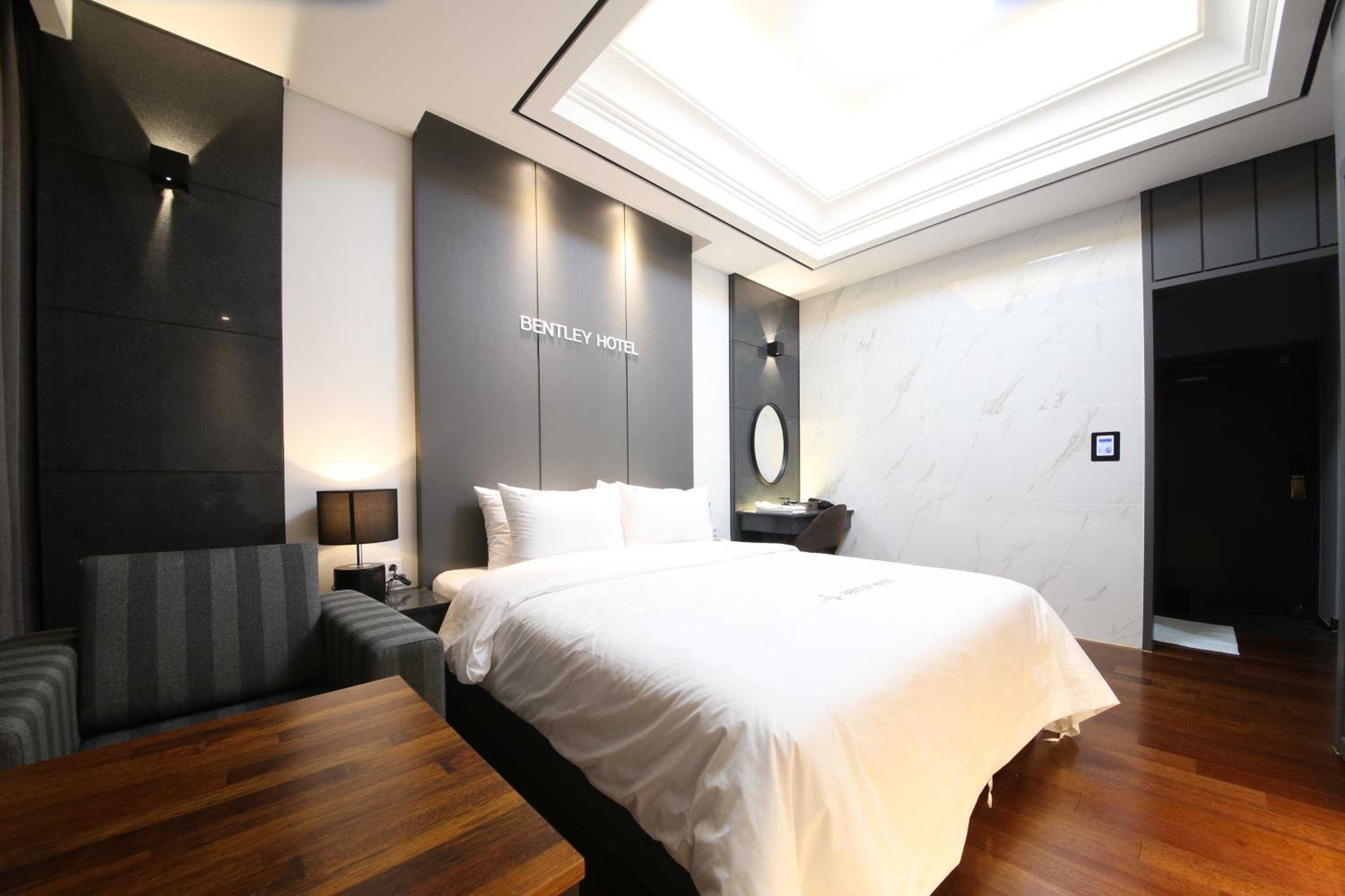 Standard Double Room - Photo 6