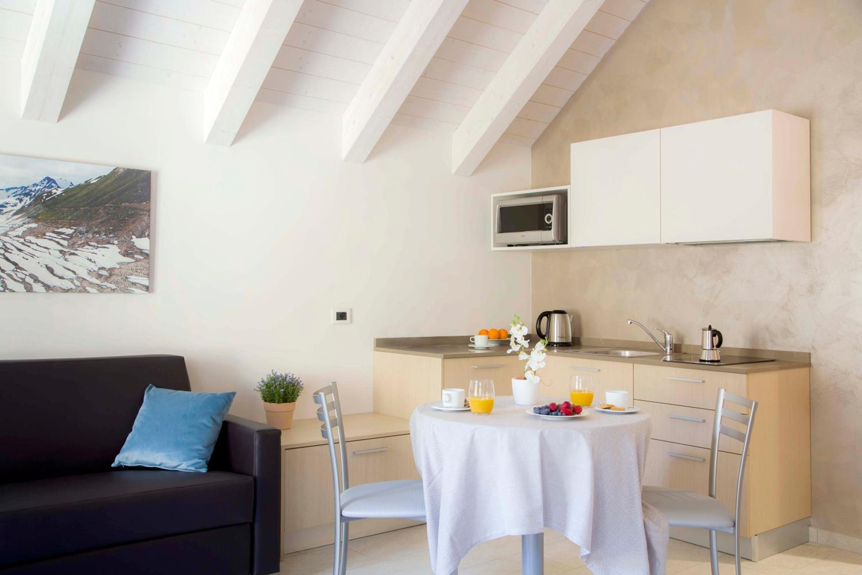Apartment with Terrace - Photo 2