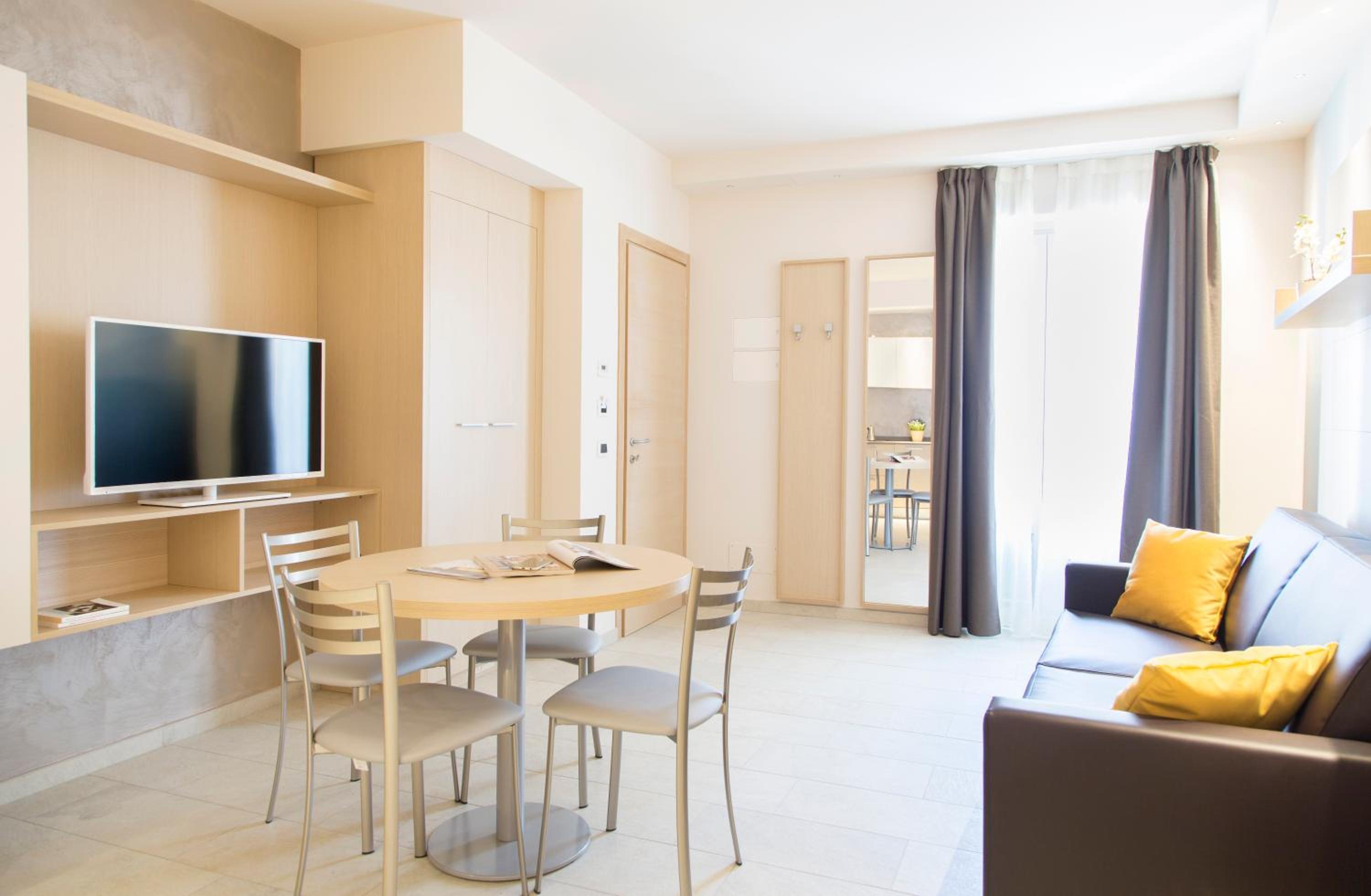 One-Bedroom Apartment - Photo 2