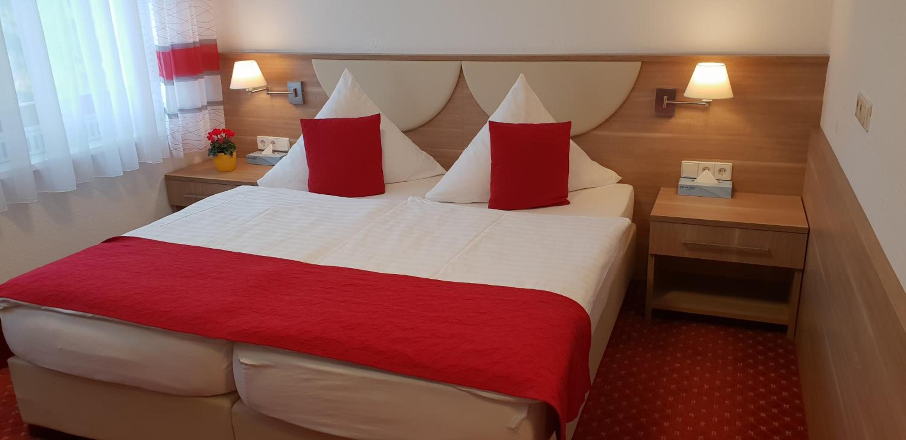 Deluxe Double Room (2 Adults + 1 Child) - Photo 6