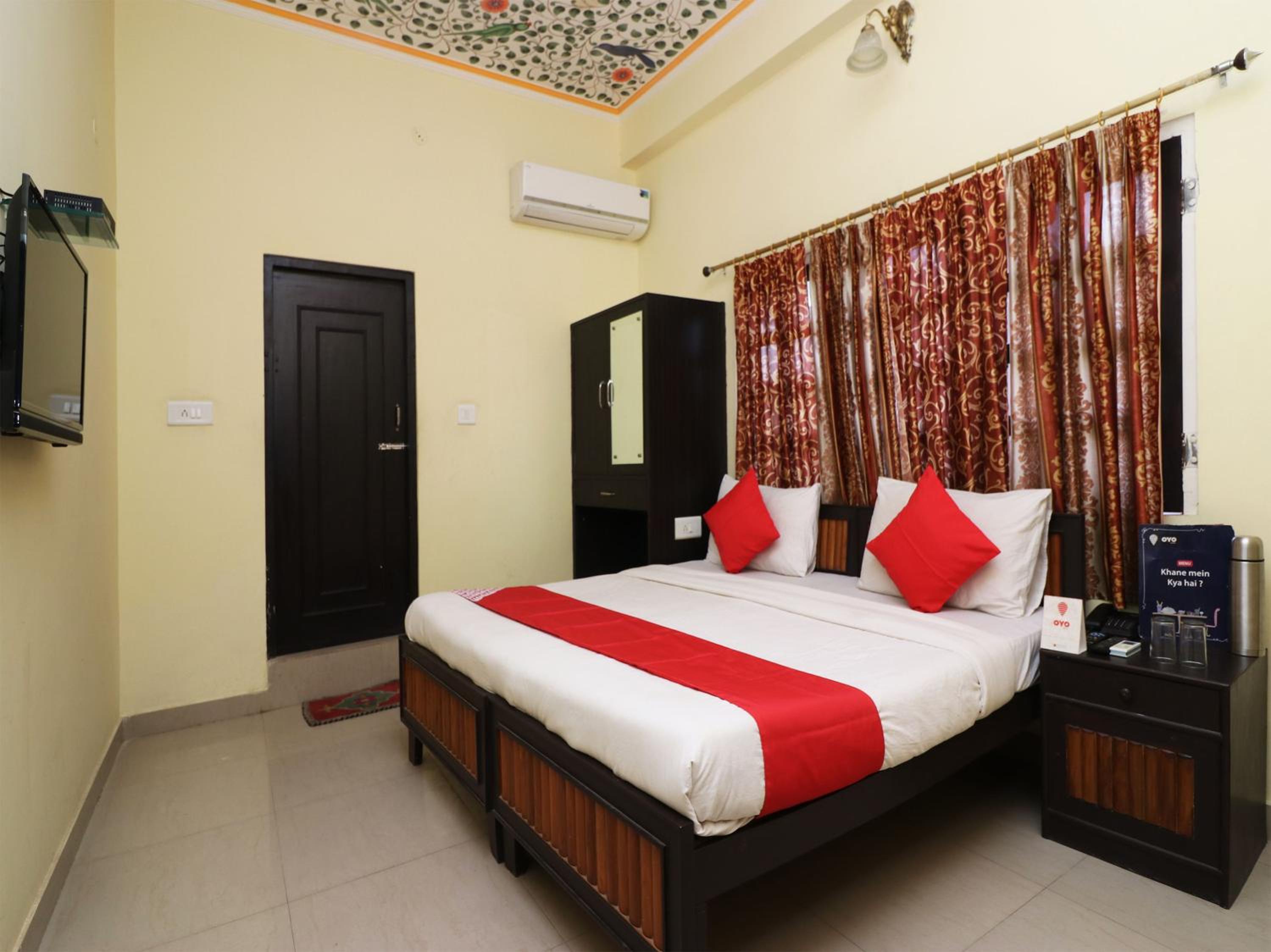 Deluxe King Room - Photo 3