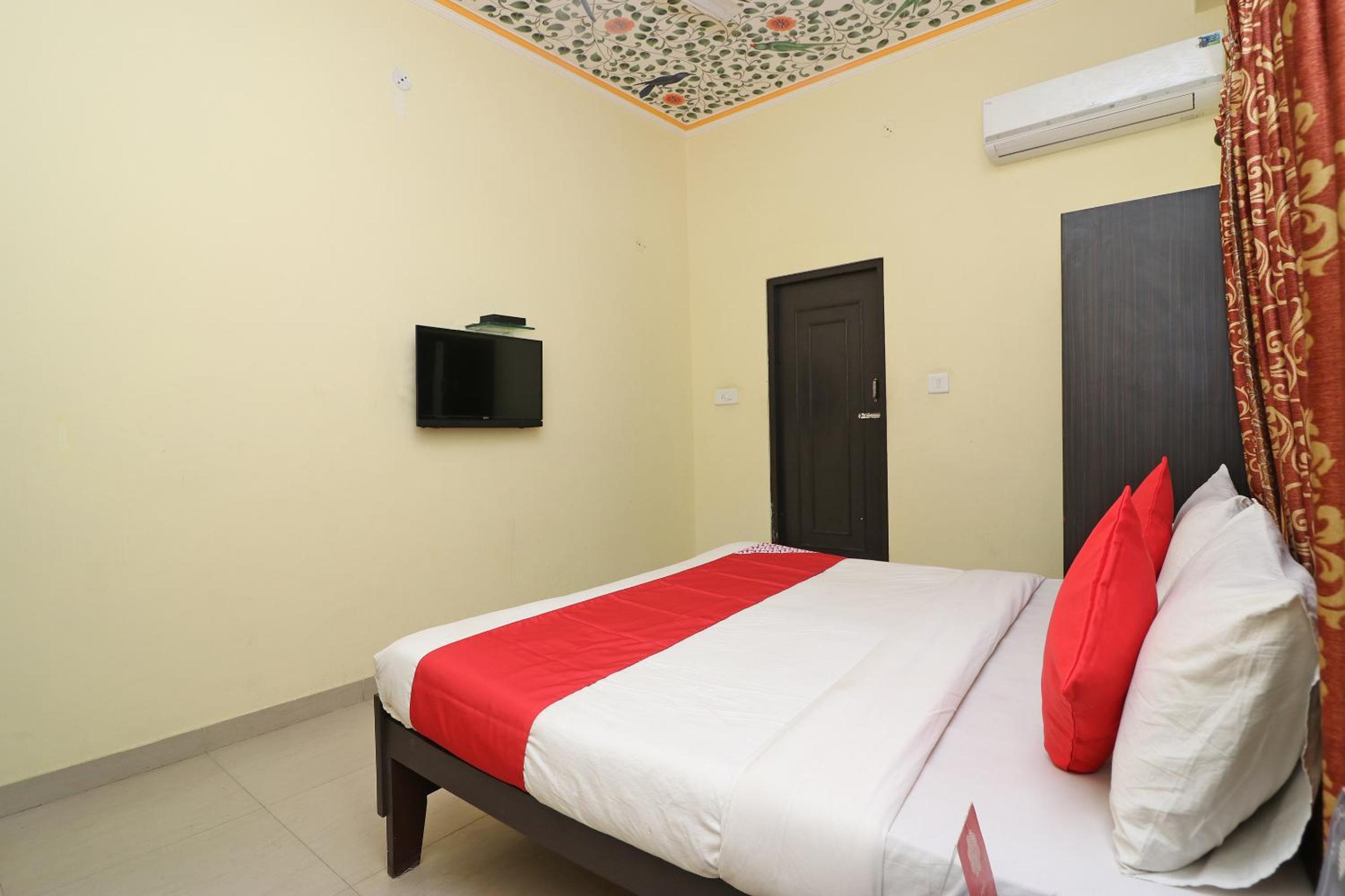Deluxe King Room - Photo 15