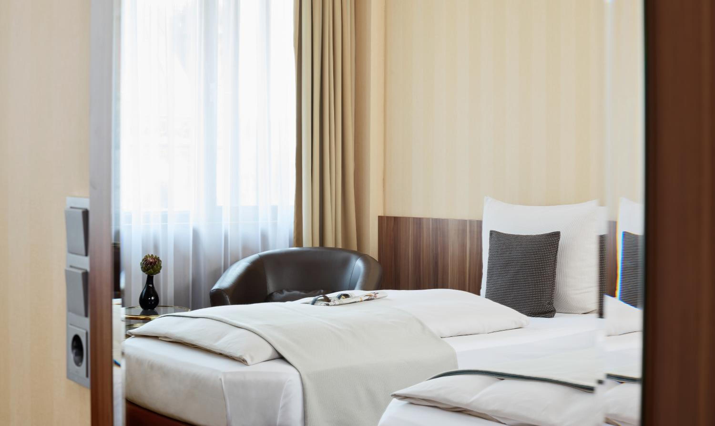 Business Plus Double or Twin Room - Photo 5