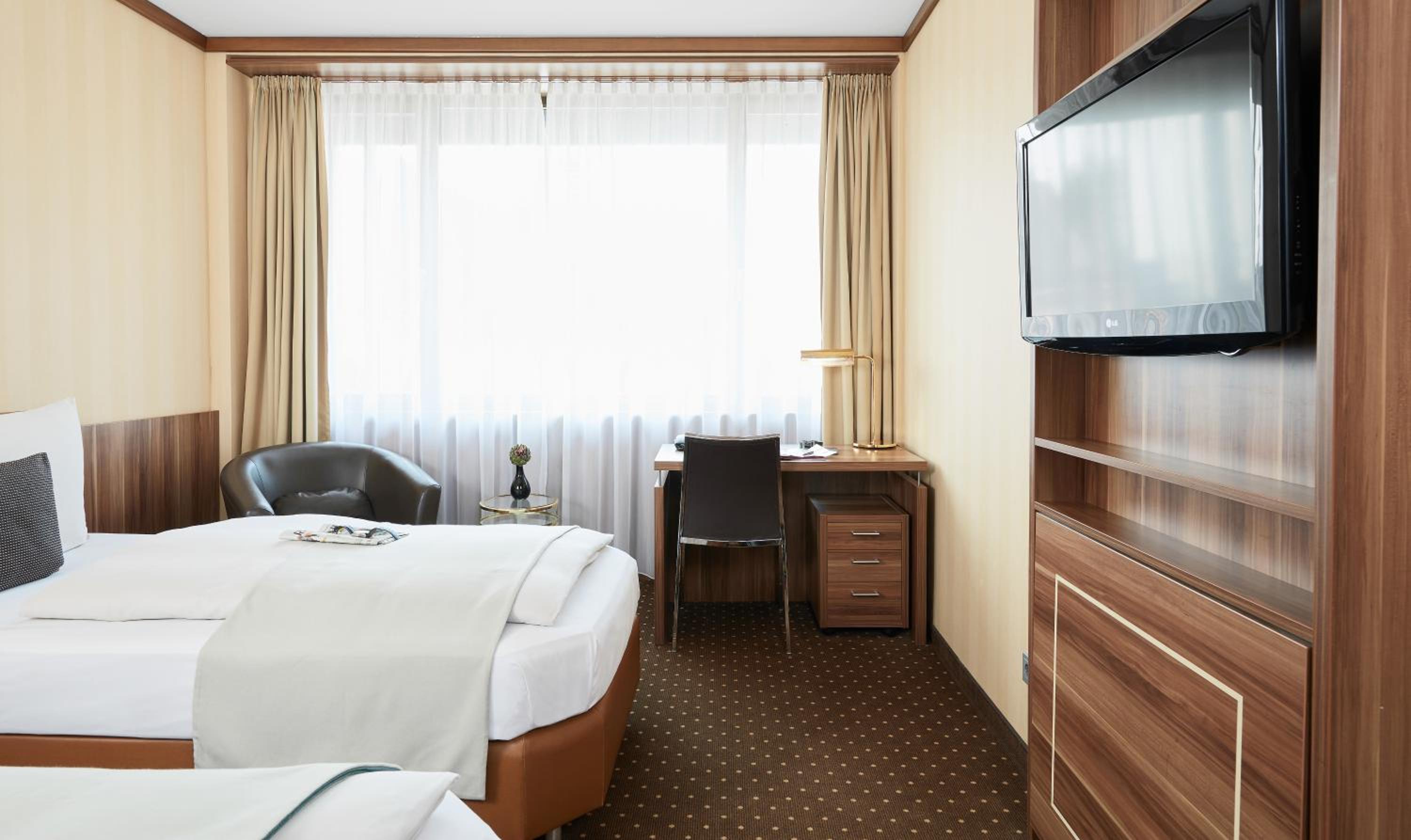 Business Plus Double or Twin Room - Photo 2