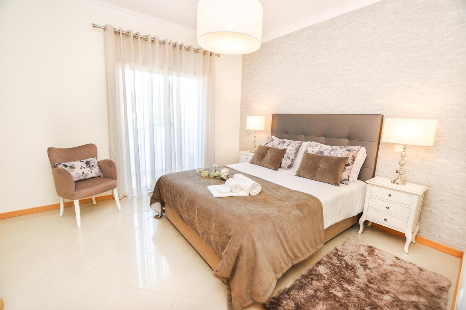 Superior One-Bedroom Apartment - Photo 6