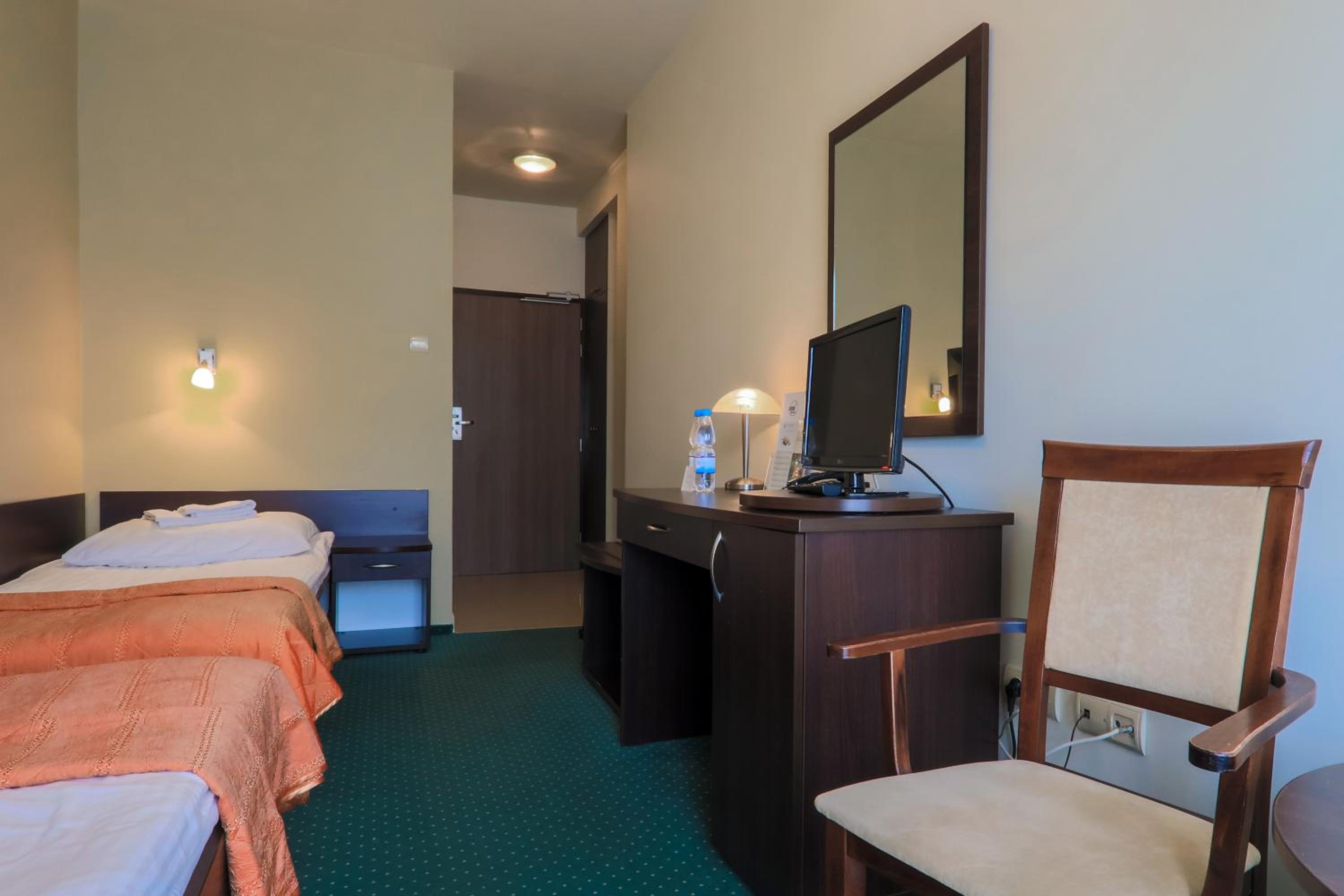 Twin Room - Photo 3