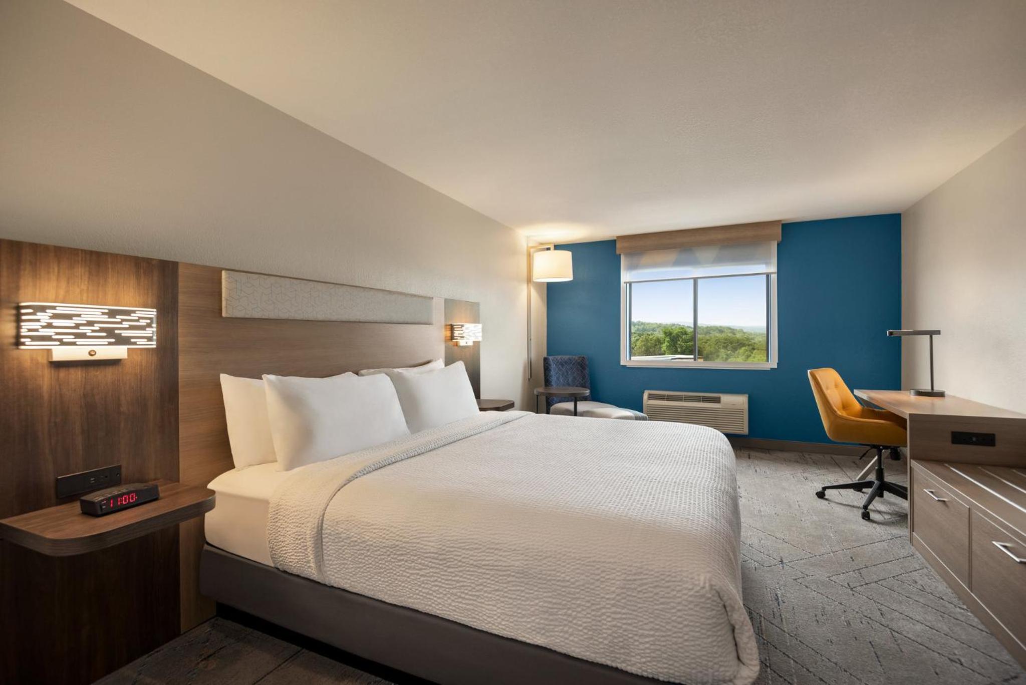 Standard King Room
