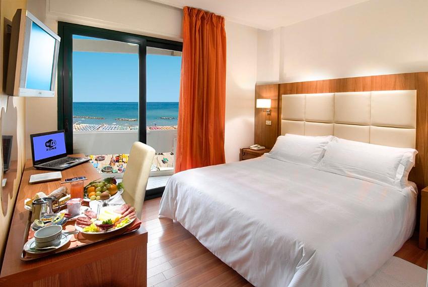 Double Room with Sea View photo 1