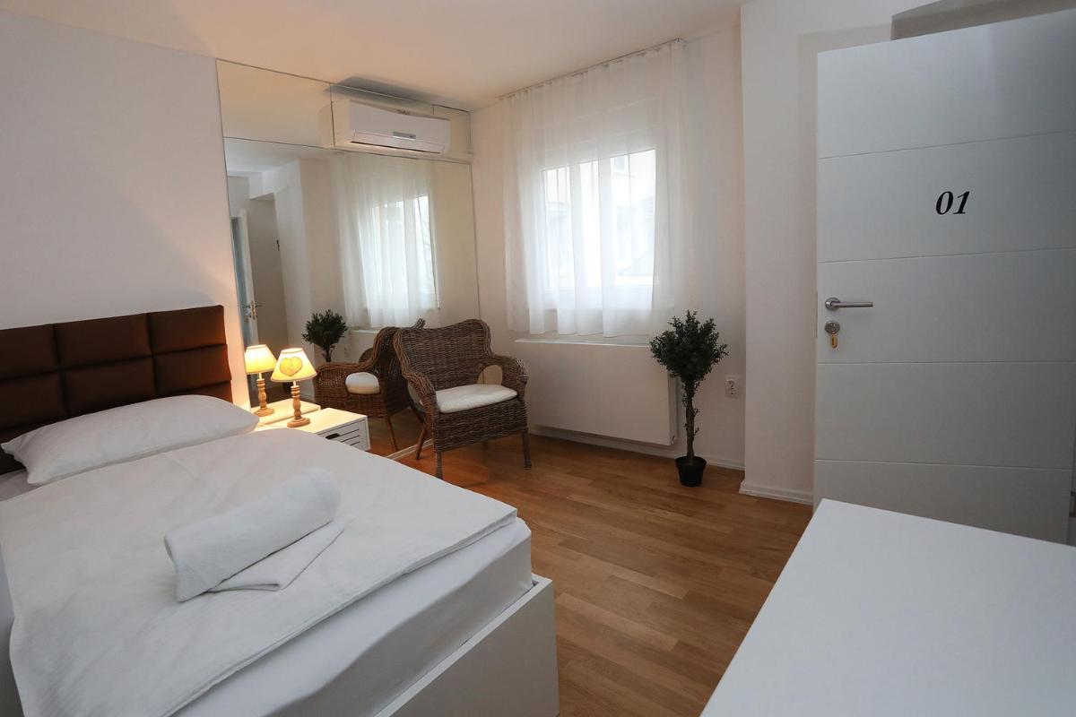 Single Room with Private Bathroom photo 1