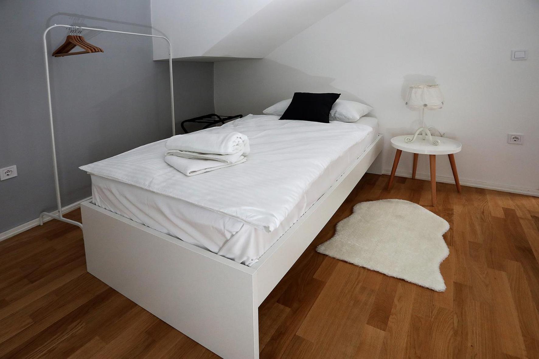 Single Room with Bathroom photo 1