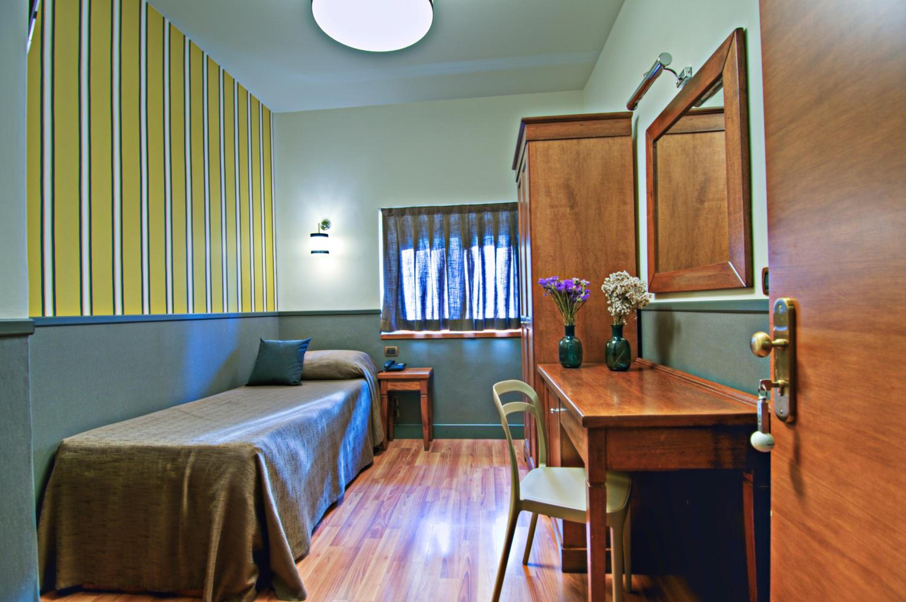 Single Room photo 2