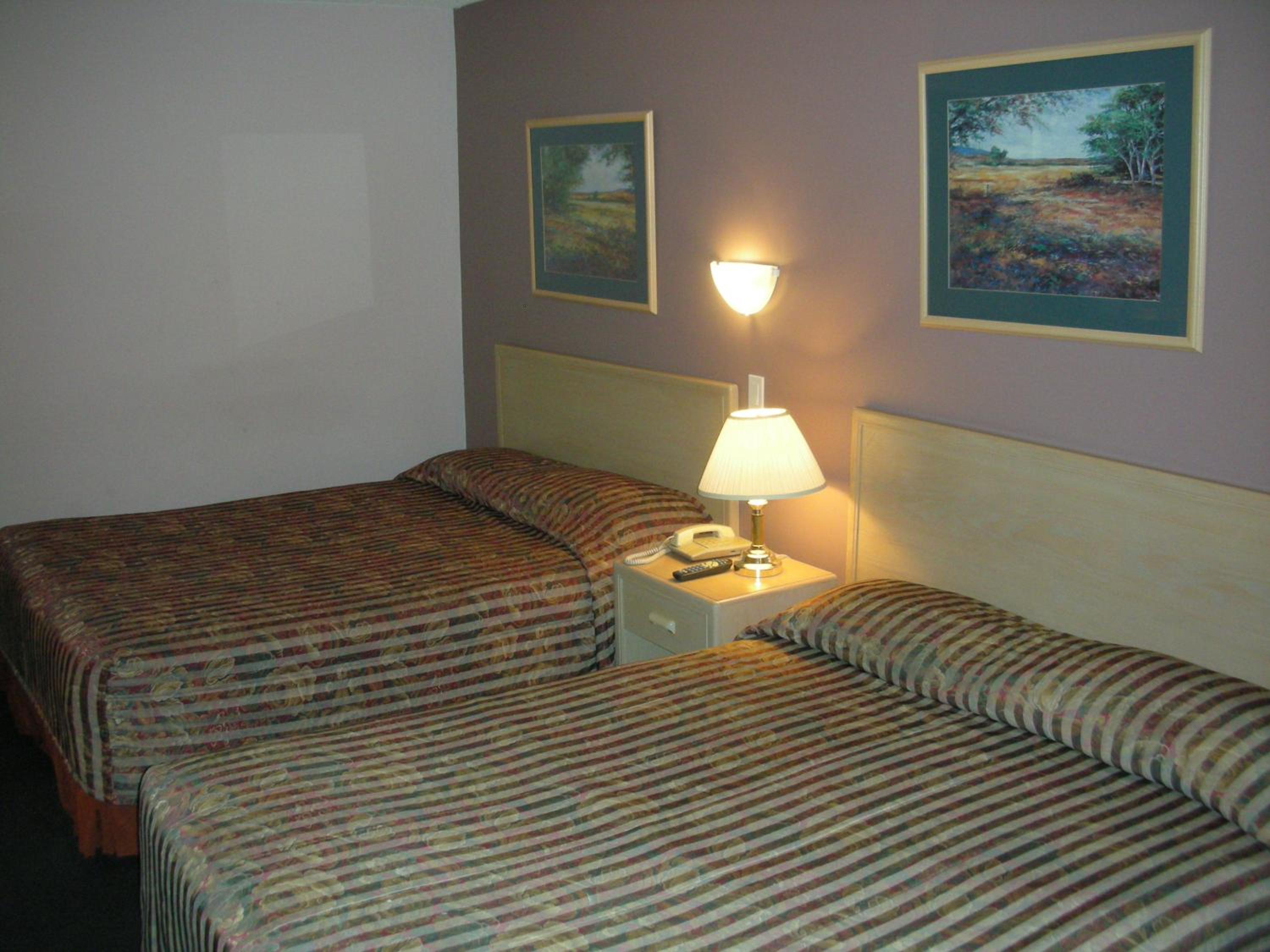 Queen Room with Two Queen Beds photo 3