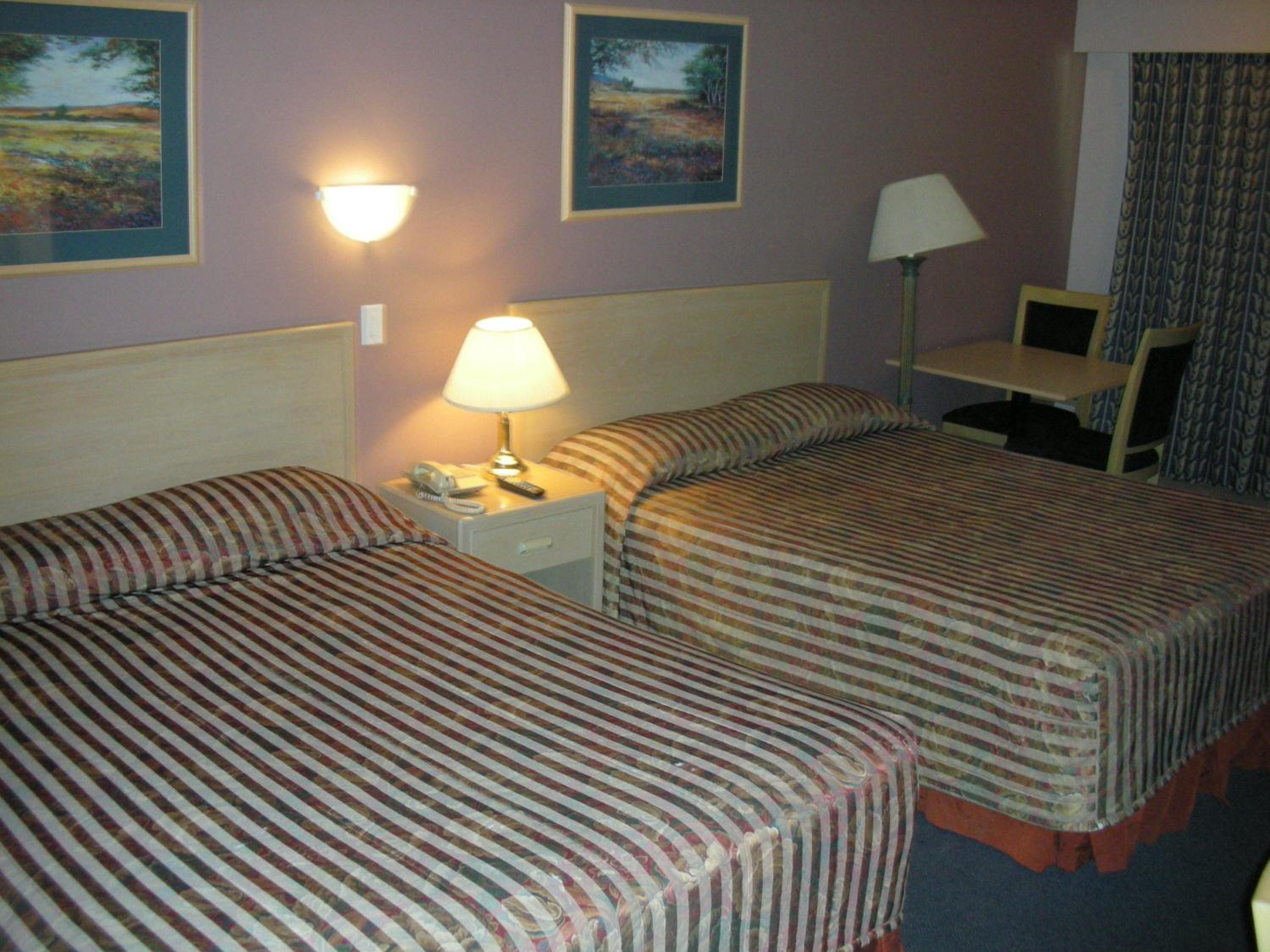 Queen Room with Two Queen Beds photo 1