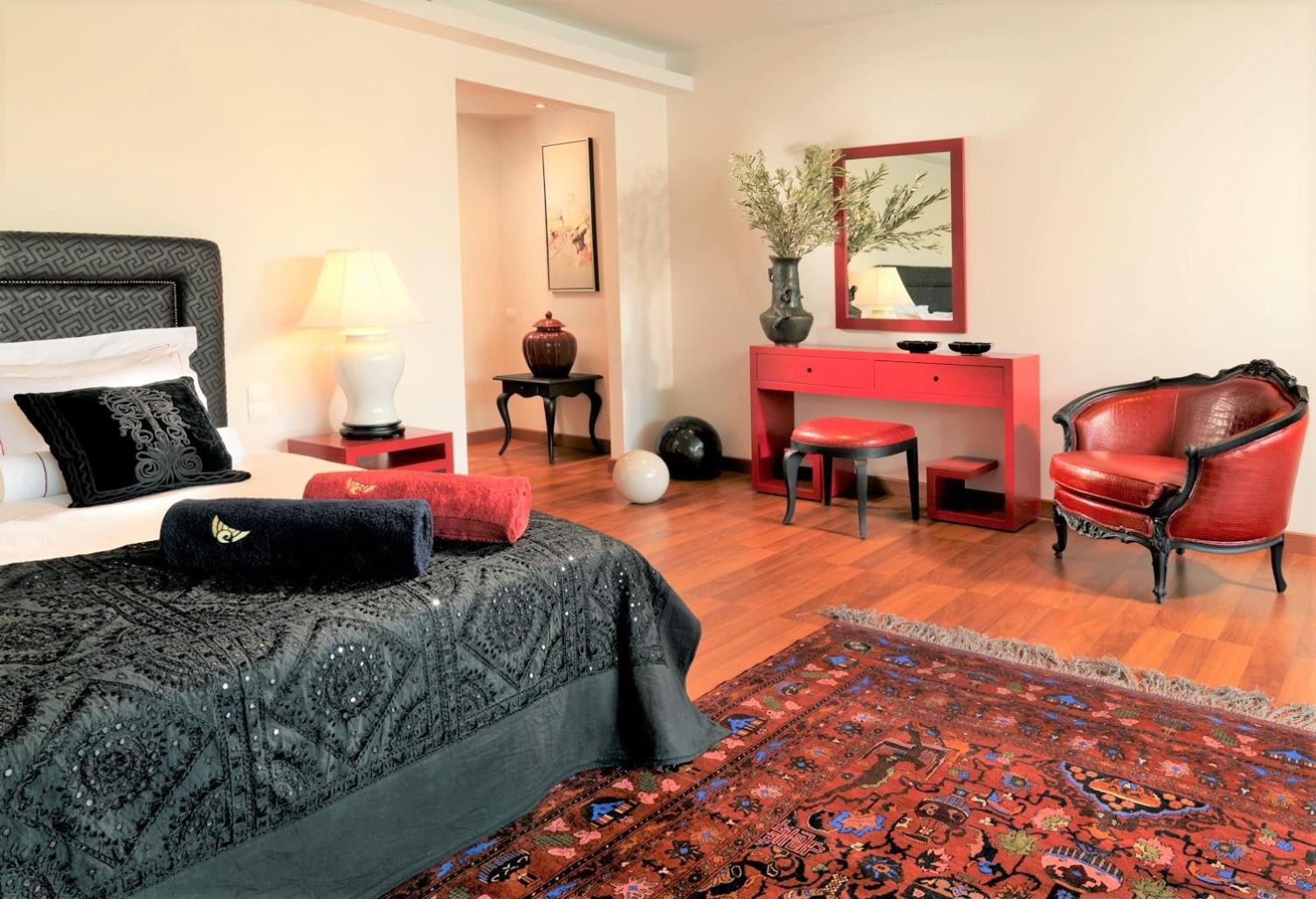  Exclusive Junior Suite with Private Jacuzzi or Pool - Photo 2
