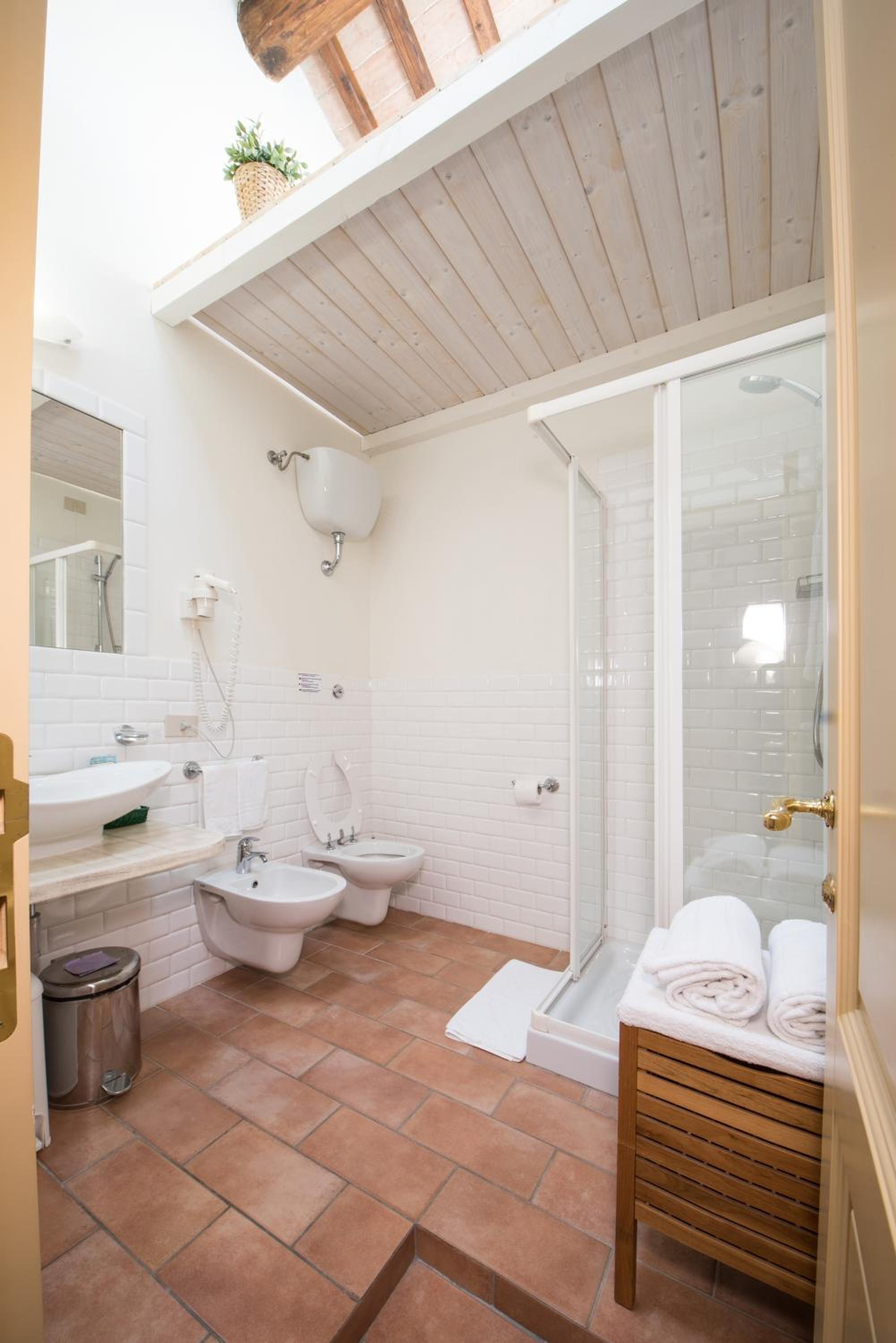 Double Room - Photo 5
