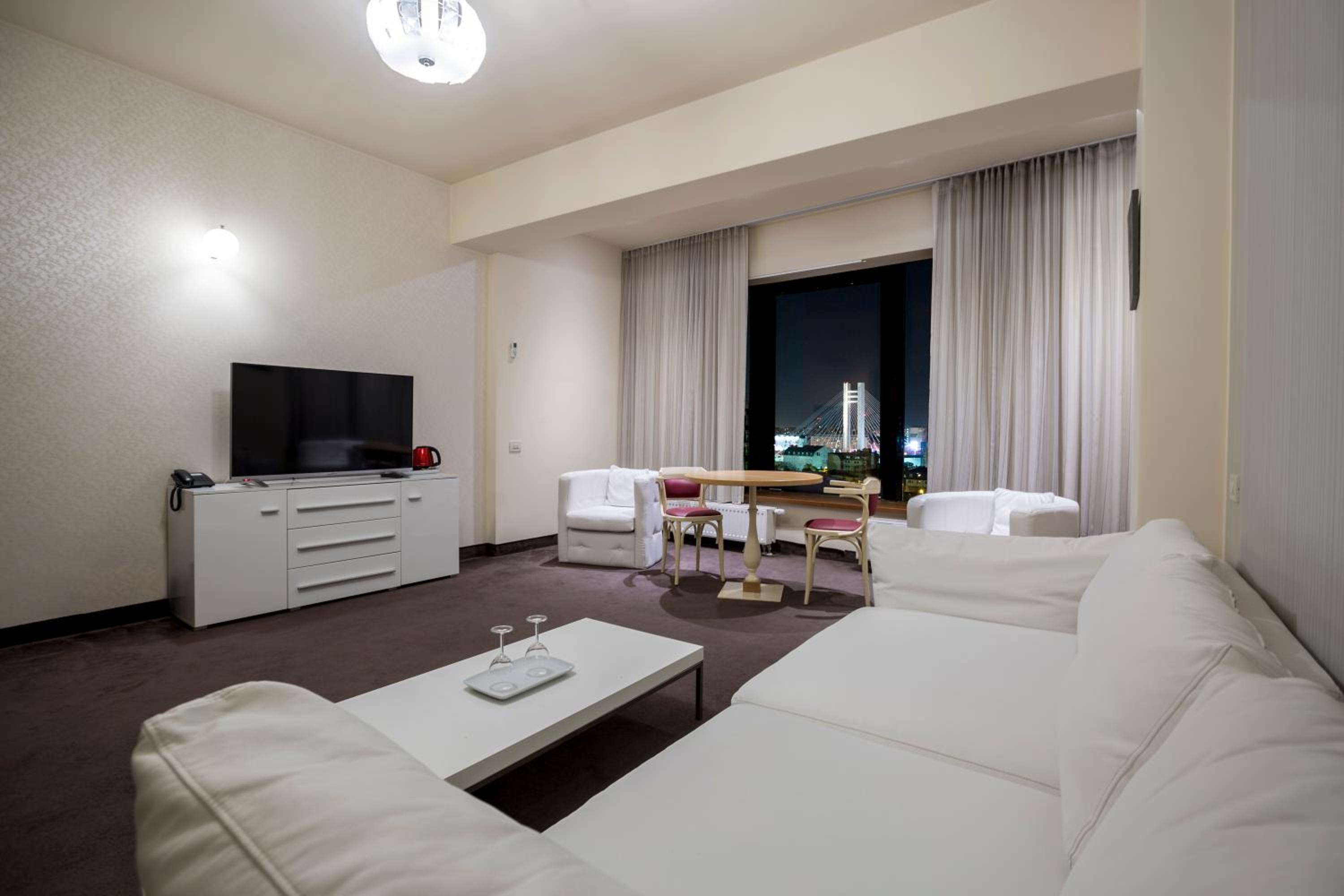 One-Bedroom Suite with Spa