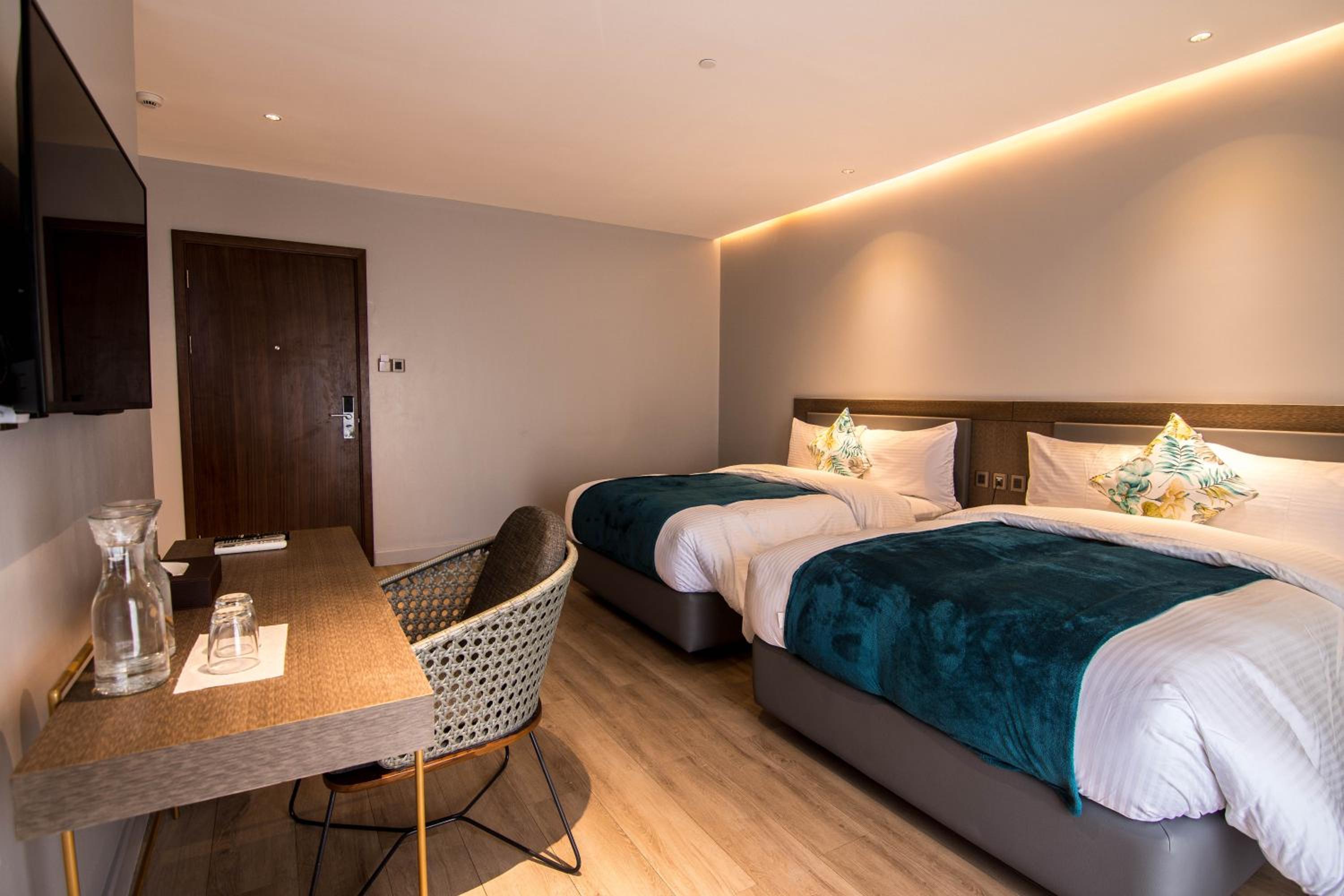 Deluxe Double or Twin Room with Balcony - Photo 2