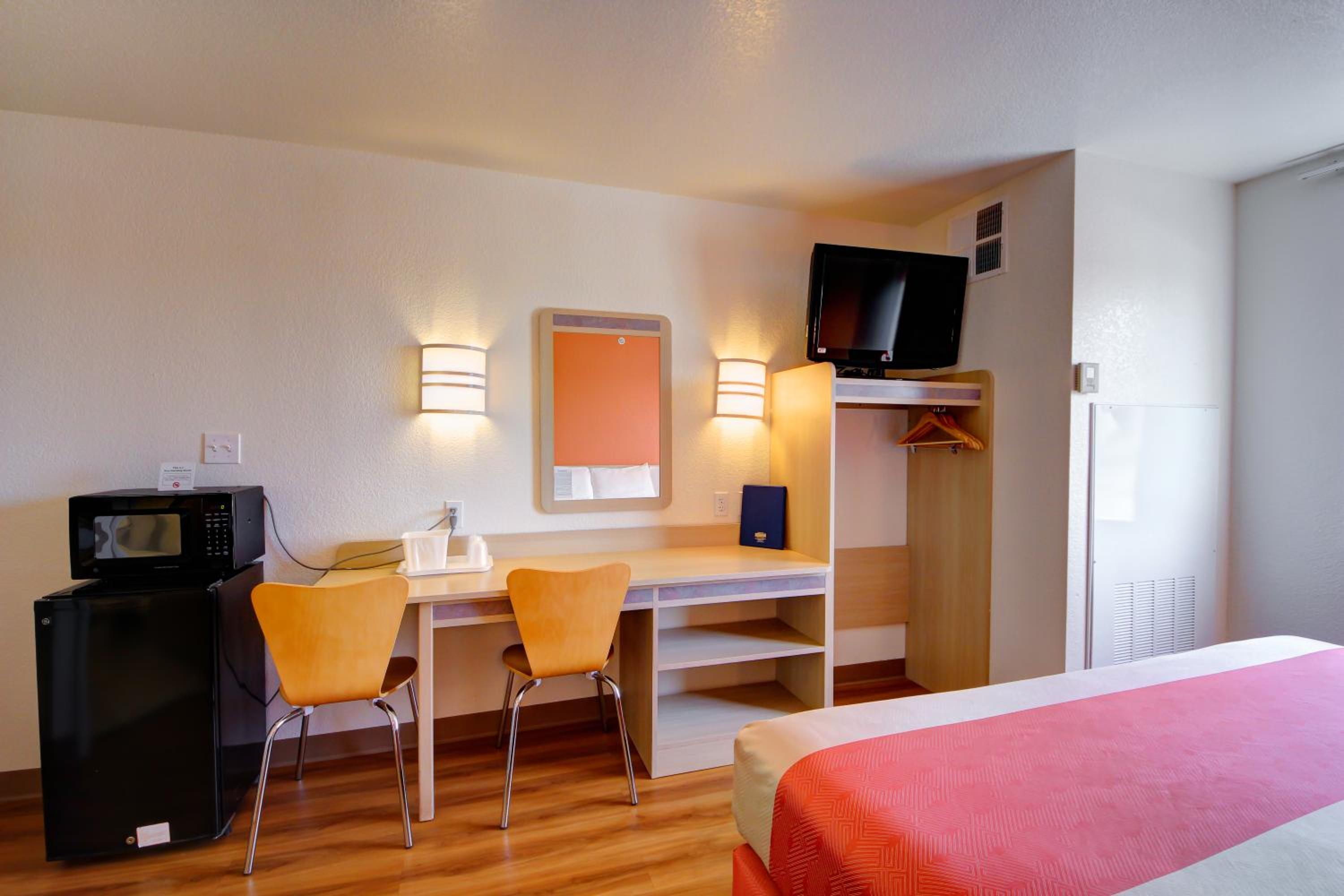 King Room - Disability Access - Non-Smoking photo 2