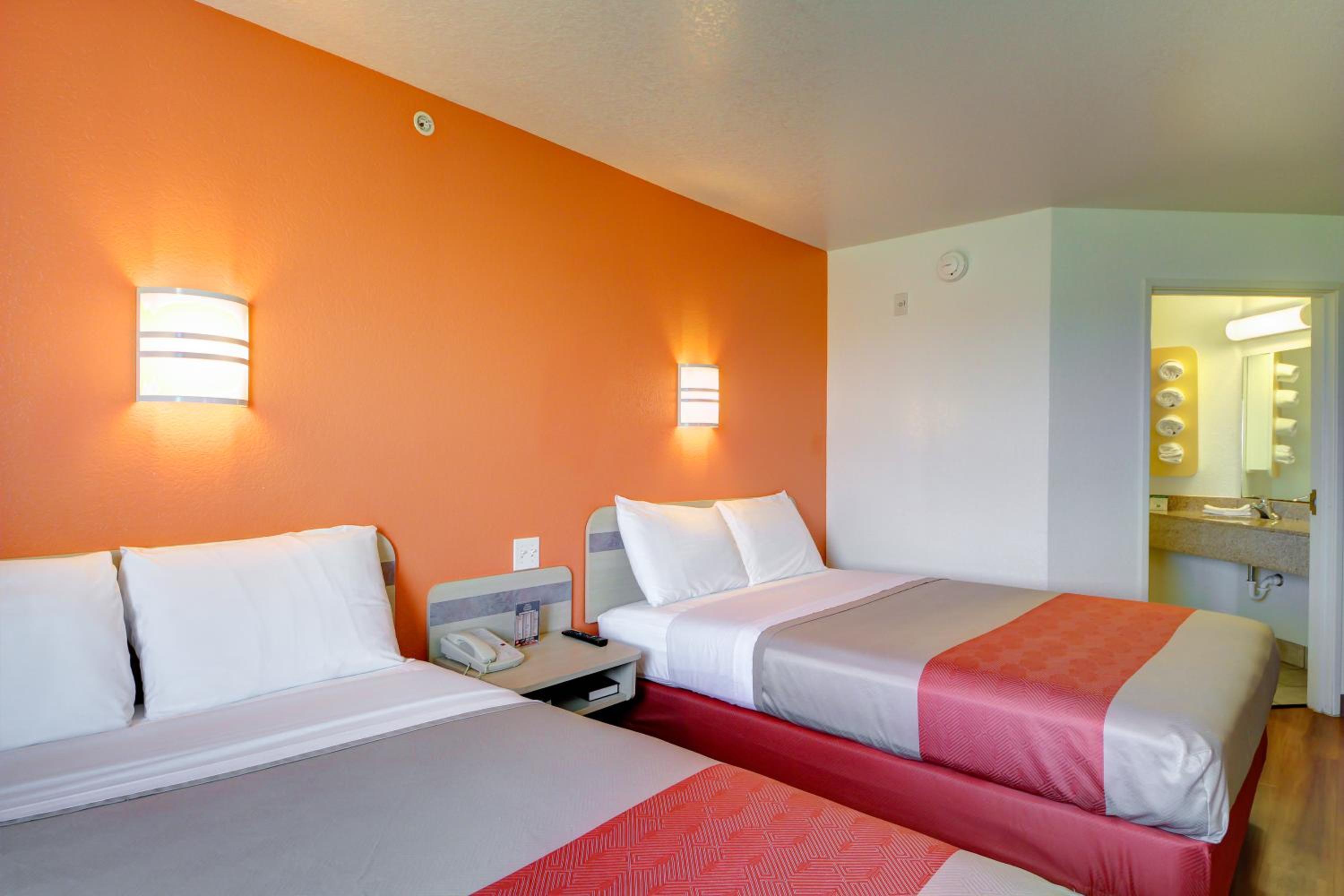 Queen Room with Two Queen Beds - Smoking photo 2