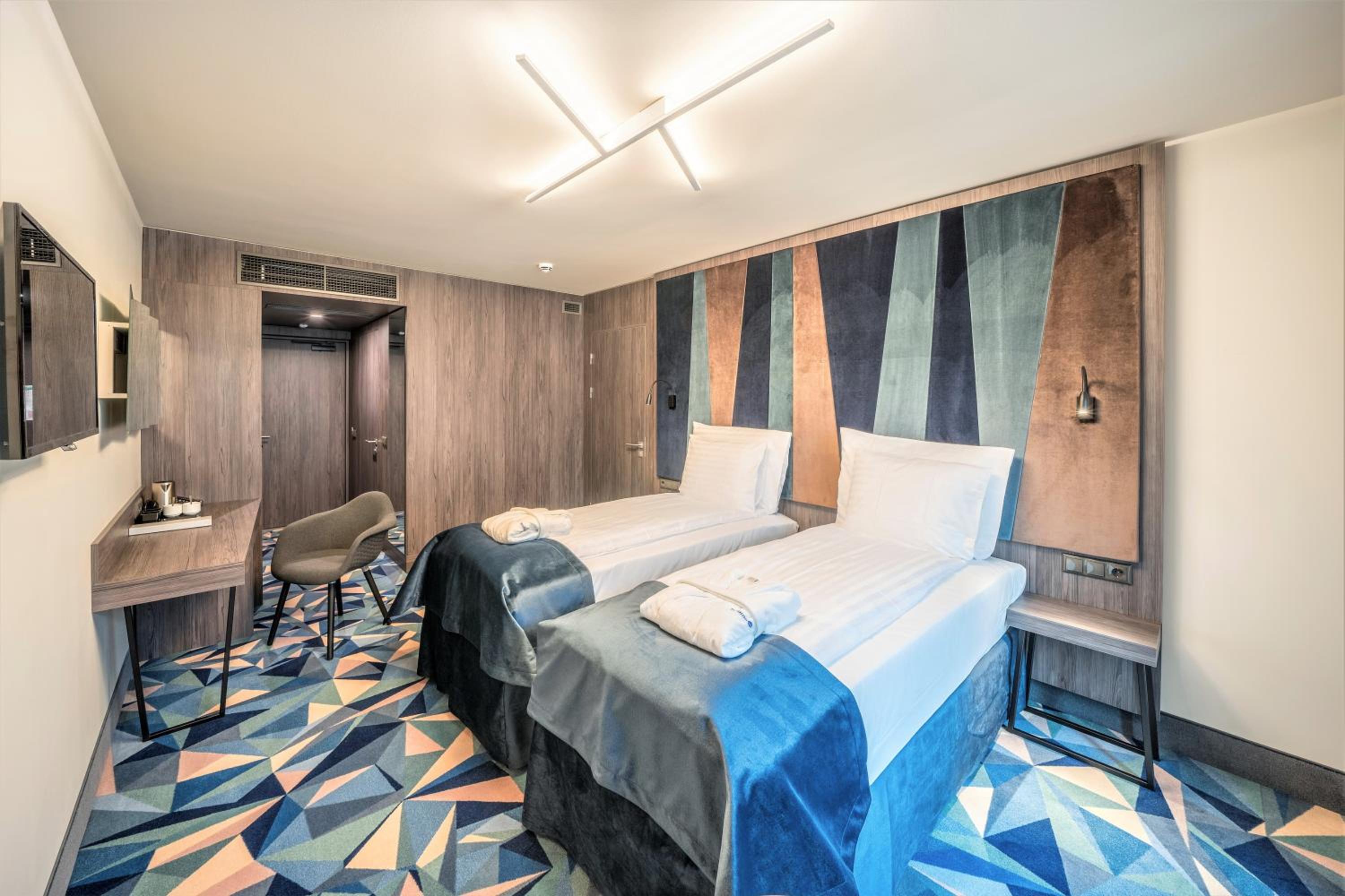 "Riverside" Double or Twin Room - Photo 5