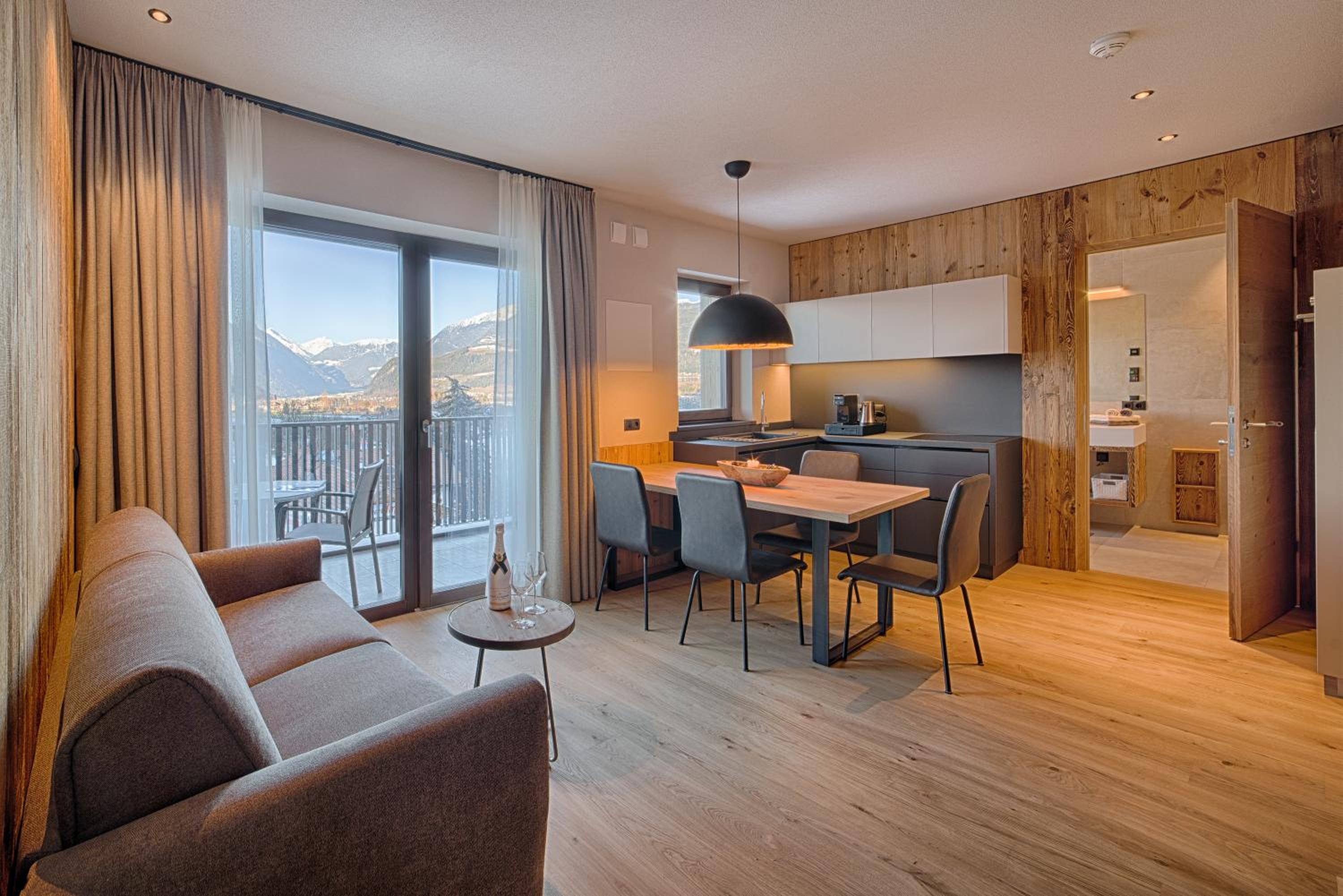 Deluxe Apartment with mountain view