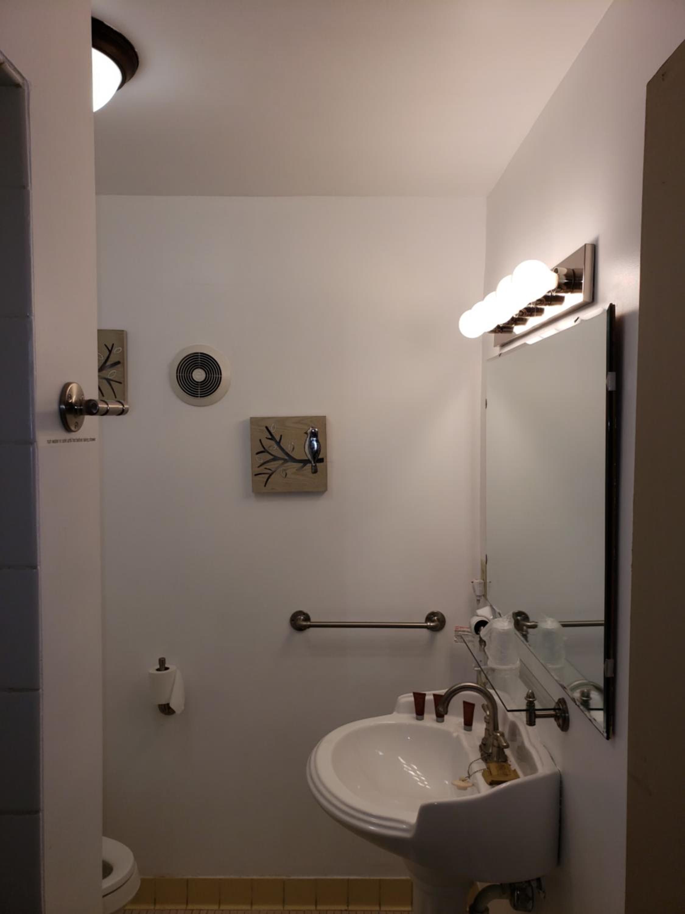 Deluxe King Suite photo 3