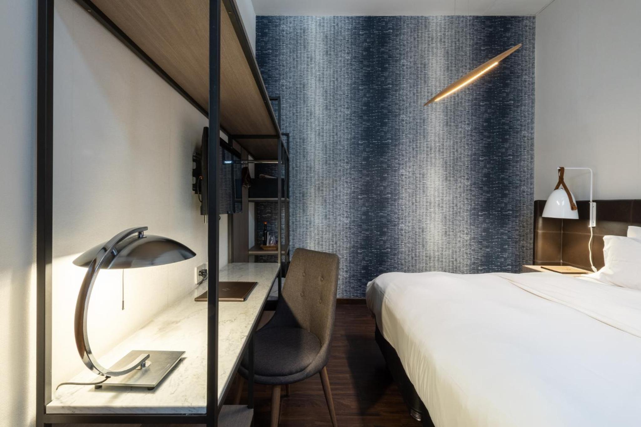 Standard Double Room thumbnail 6