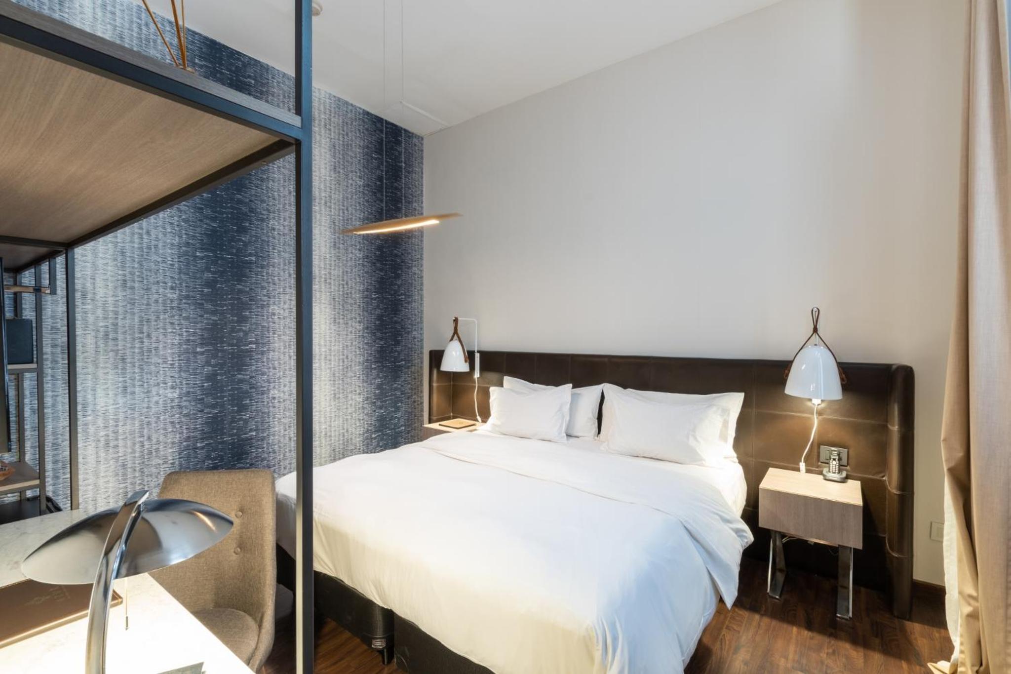 Standard Double Room thumbnail 5