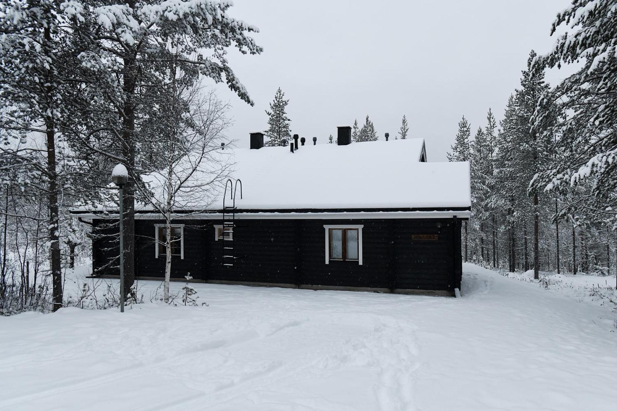 Three-Bedroom House photo 3