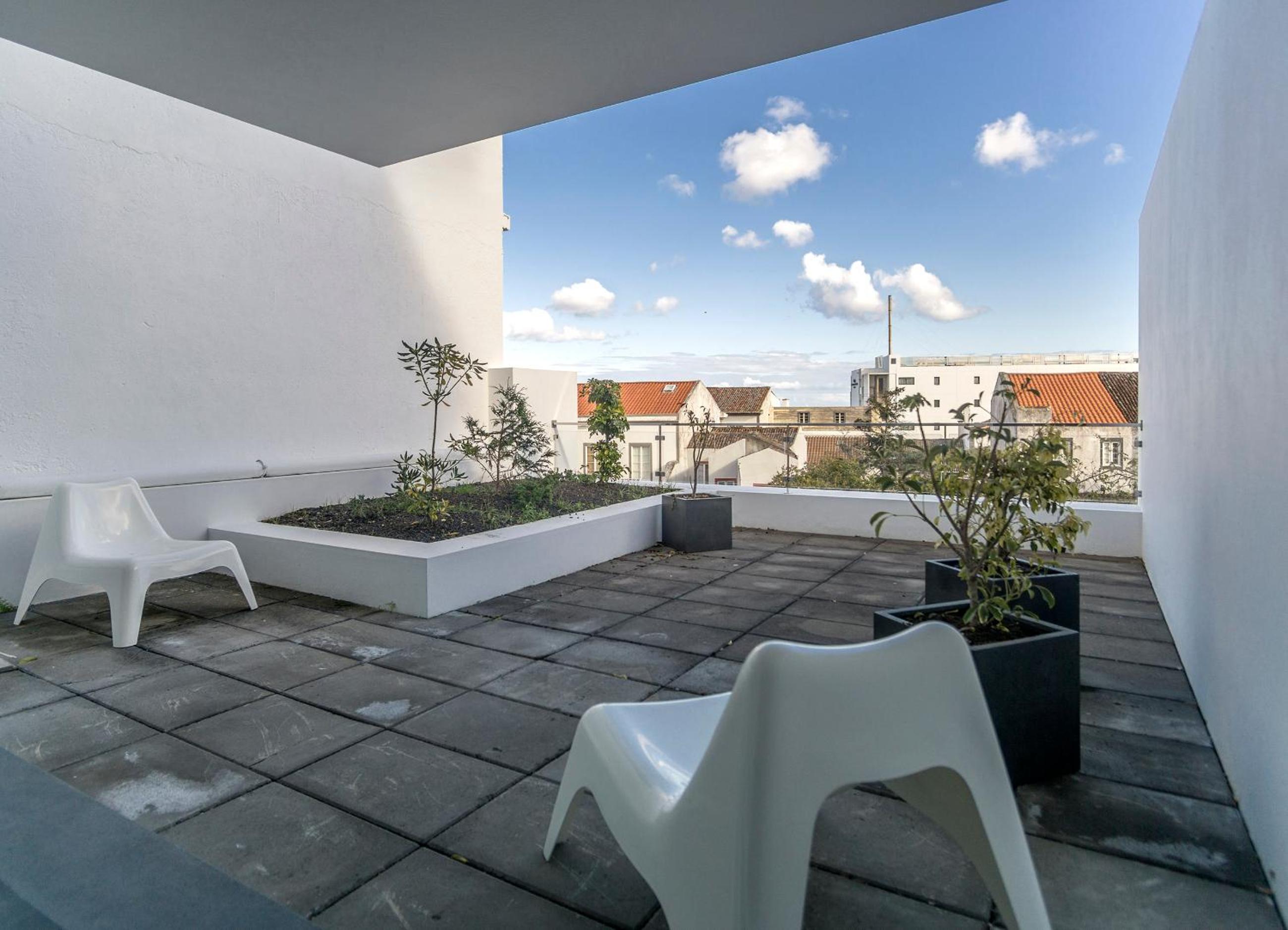 Apartment with Balcony - Photo 3