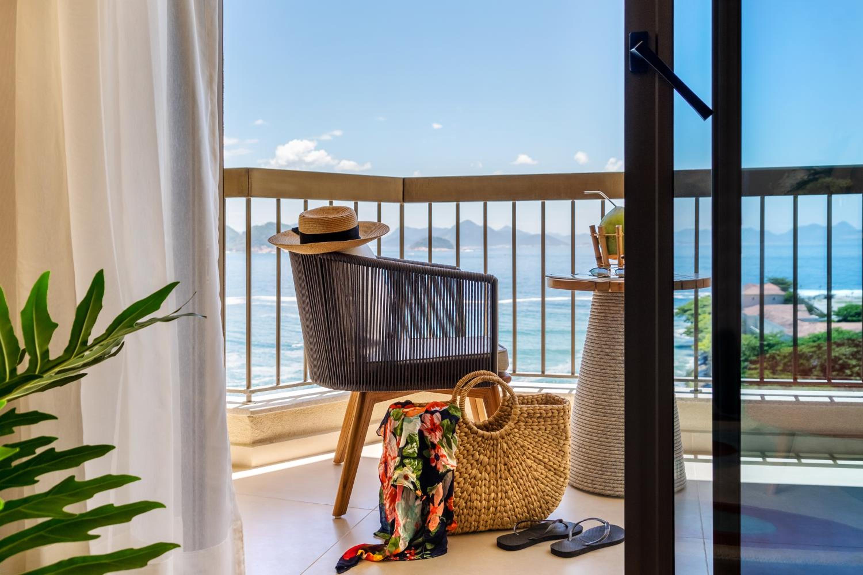 One-Bedroom King Suite with Sea View