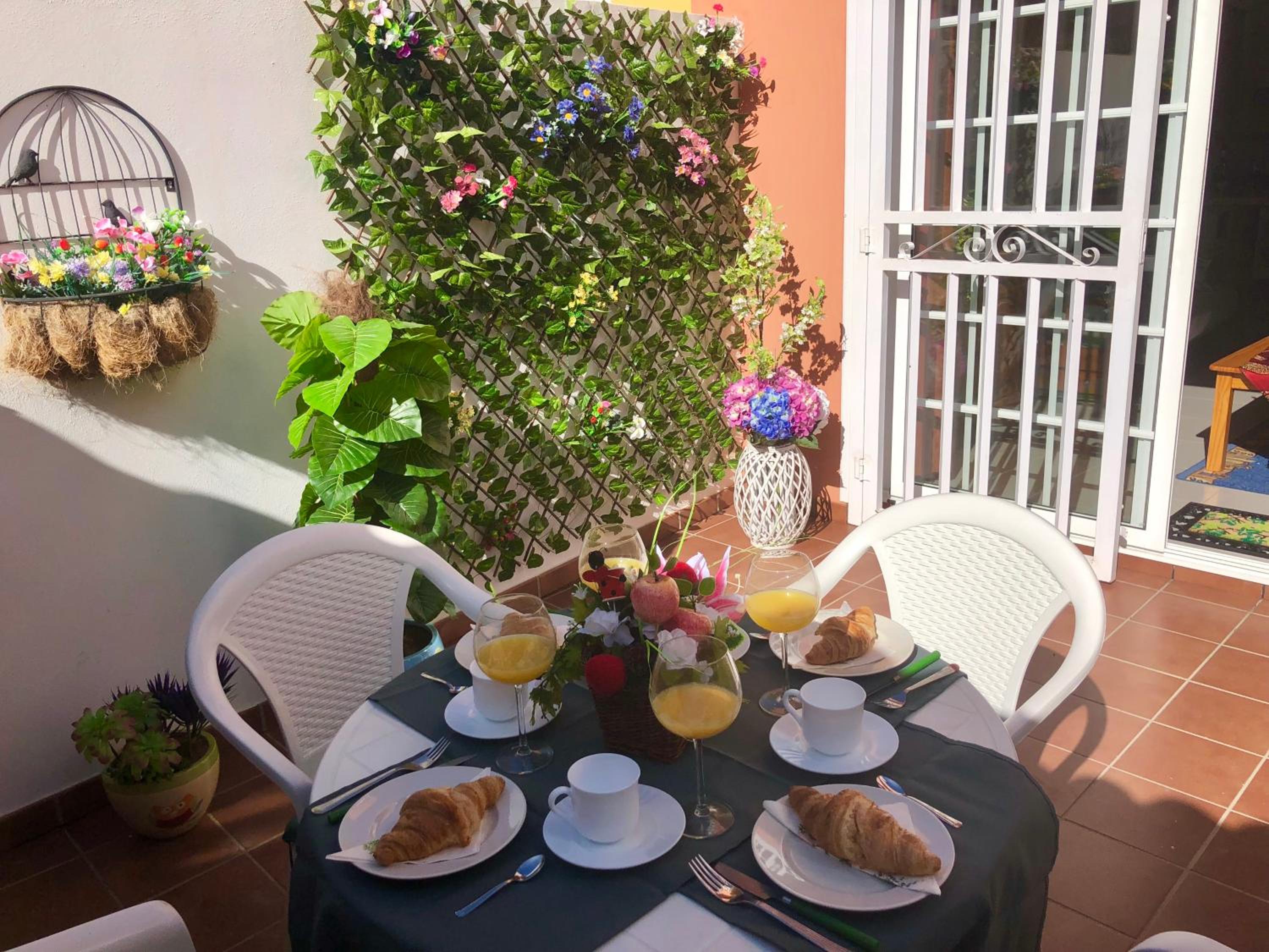 Apartment with Terrace - Photo 7