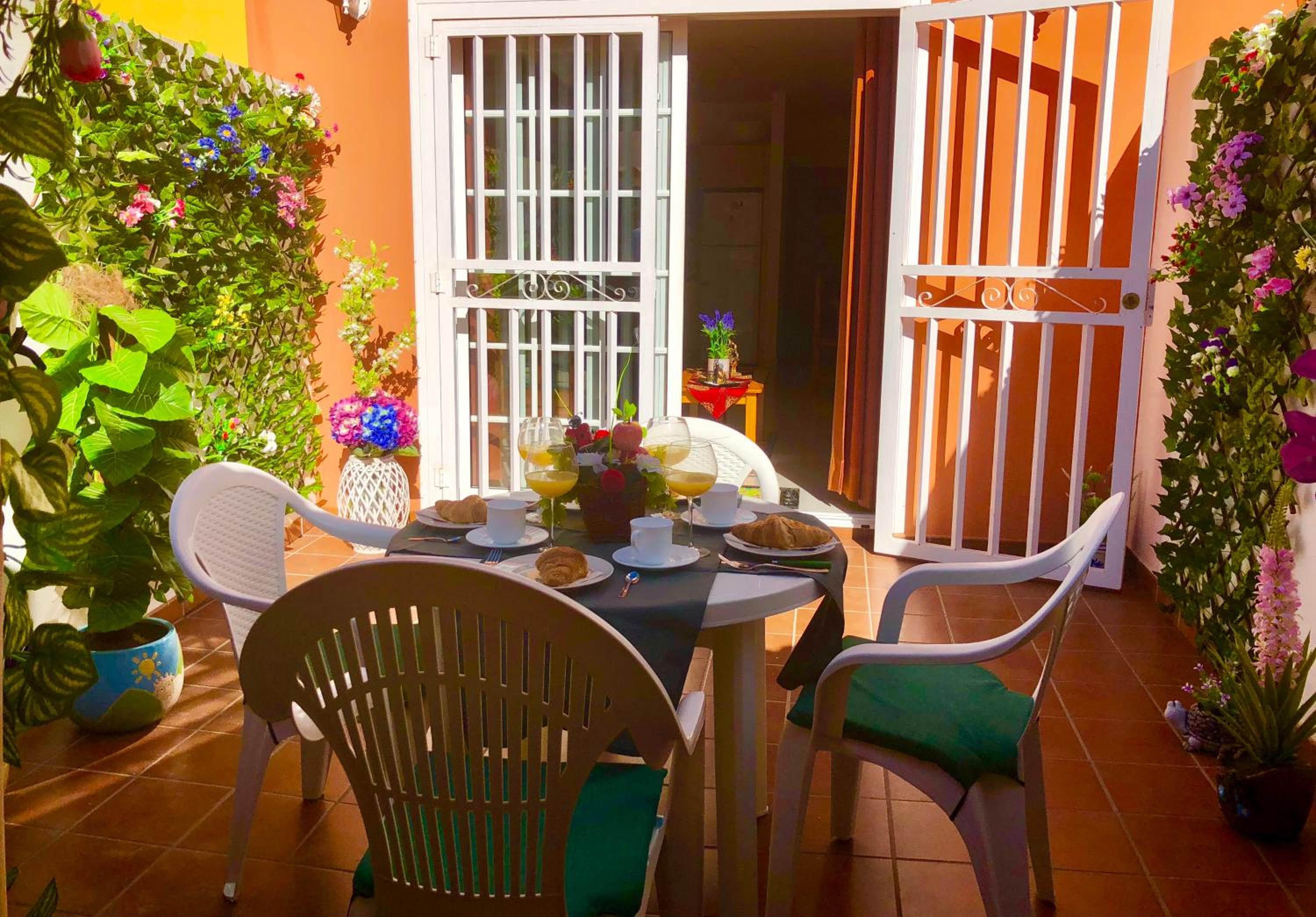 Apartment with Terrace - Photo 10