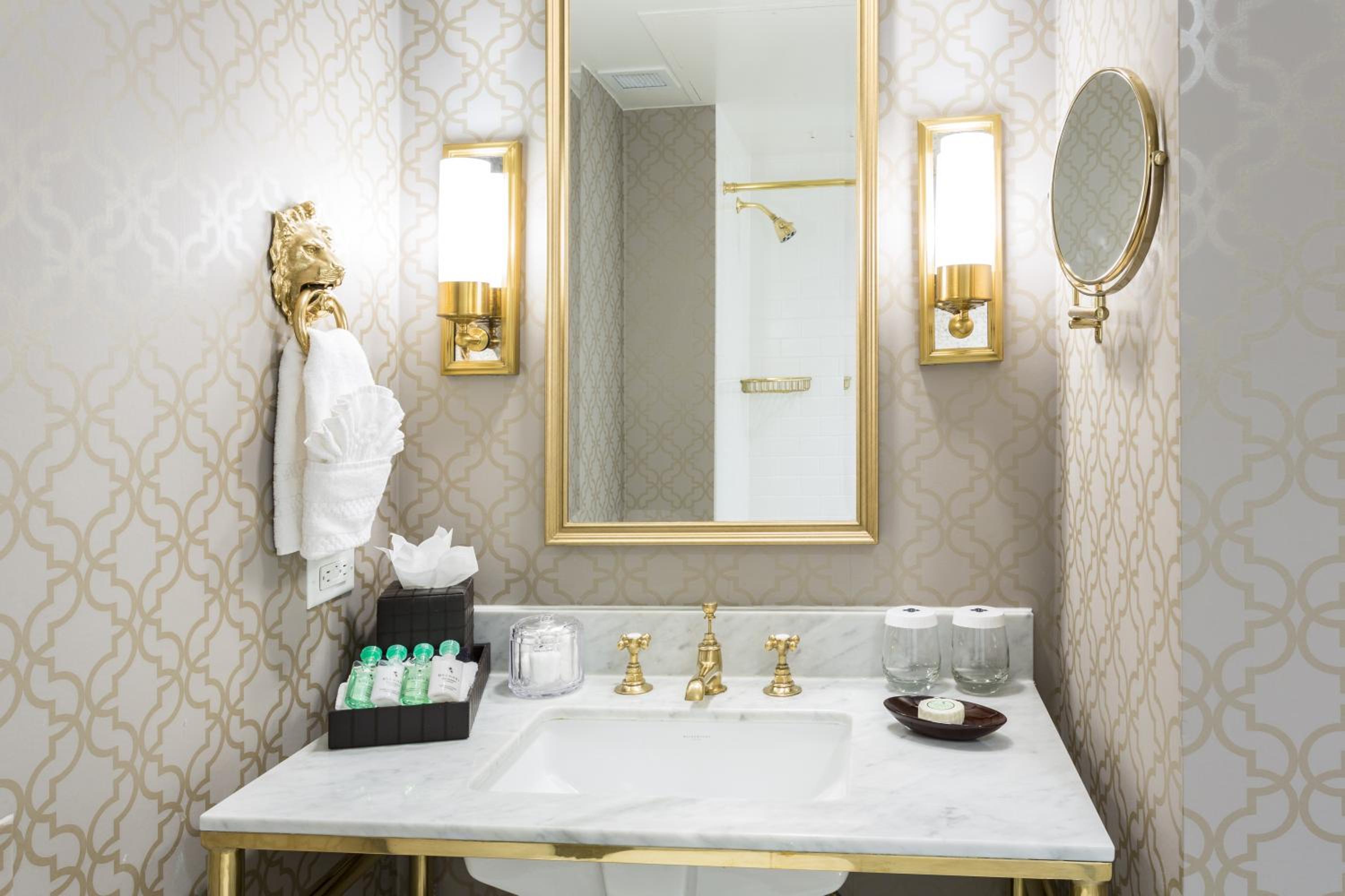 Deluxe King Room - Photo 5