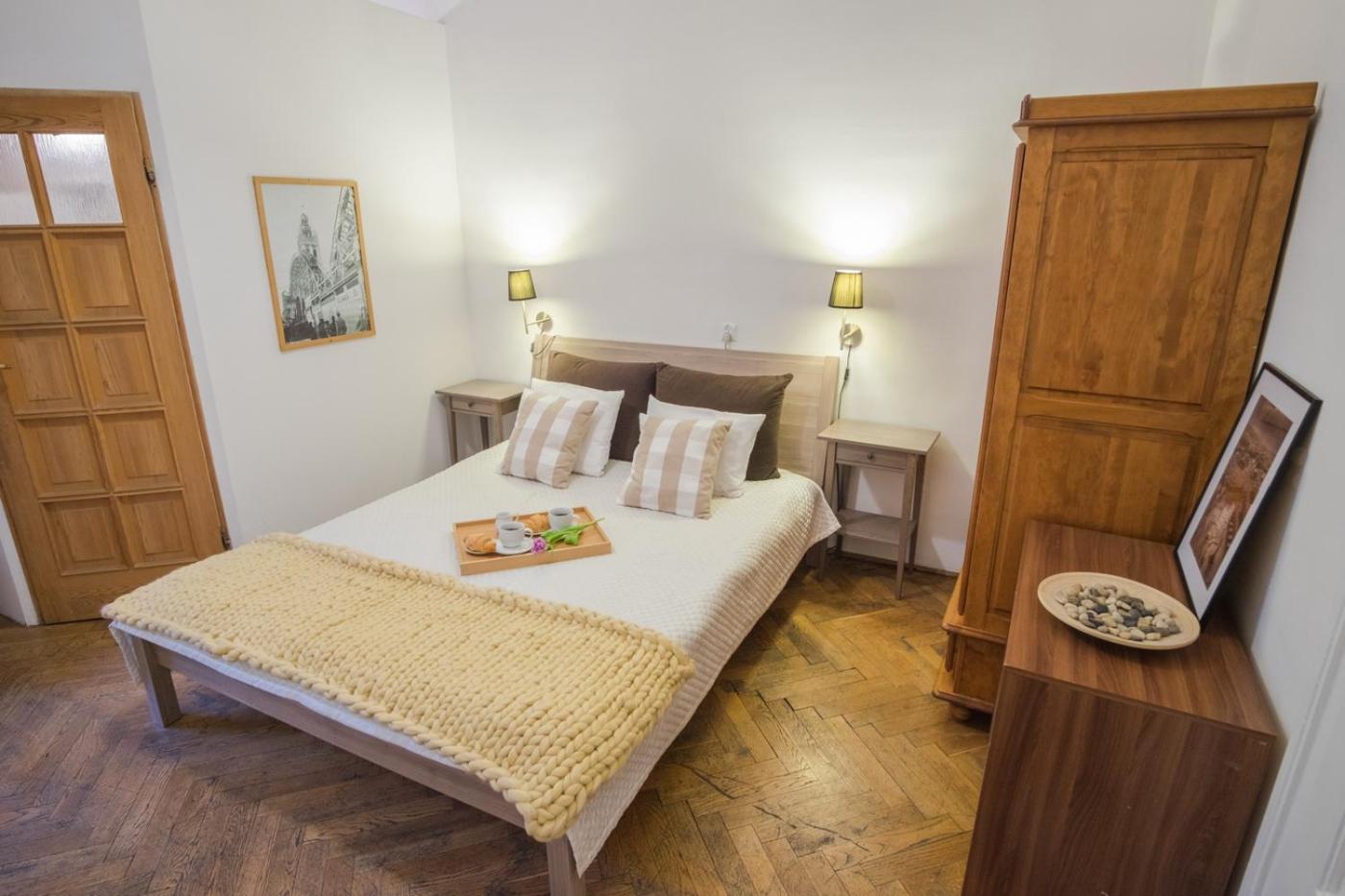 Double Room - Photo 8
