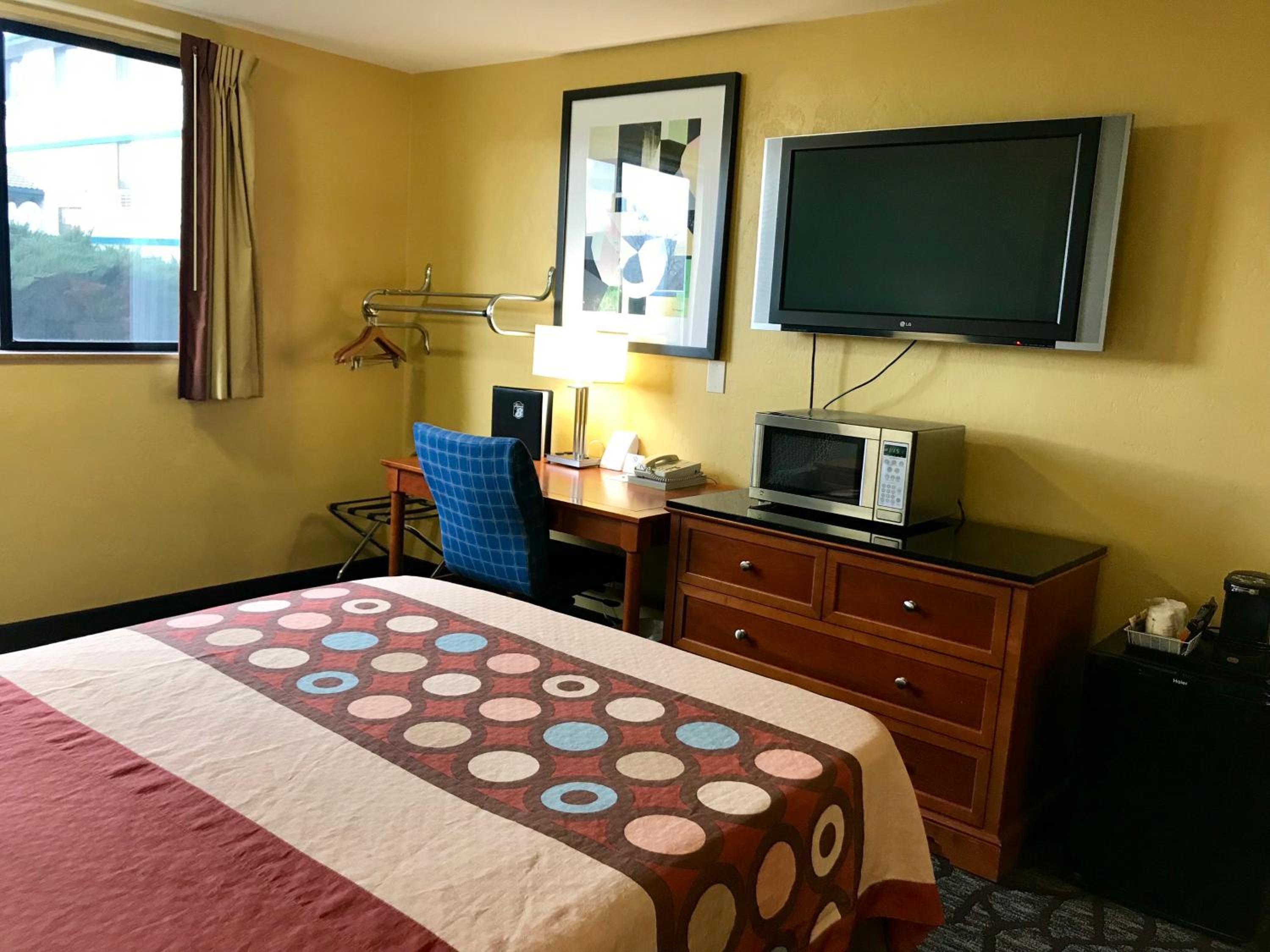 Queen Room - Mobility Access/Non-Smoking - Photo 5