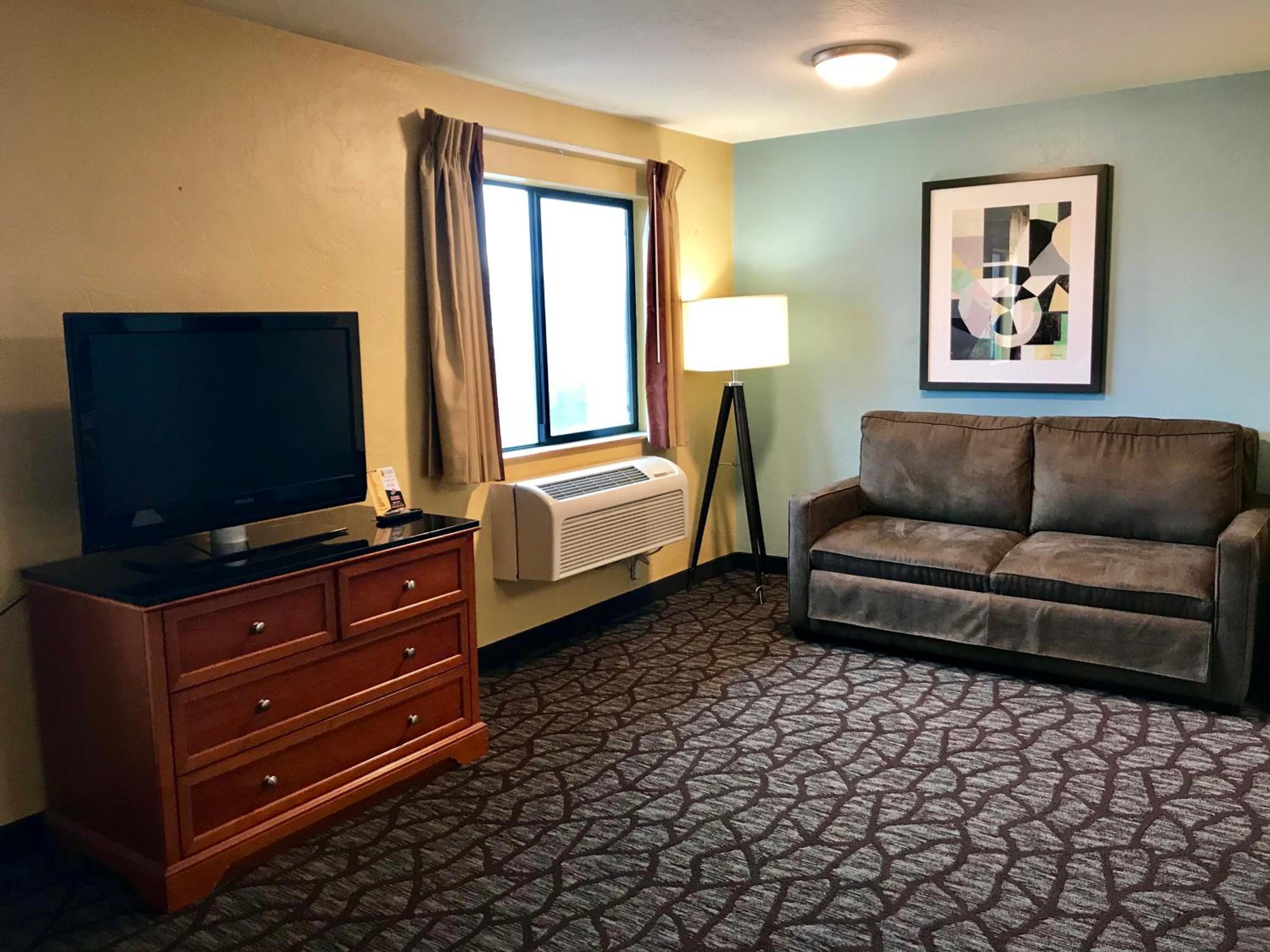 One-Bedroom King Suite - Non-Smoking photo 2