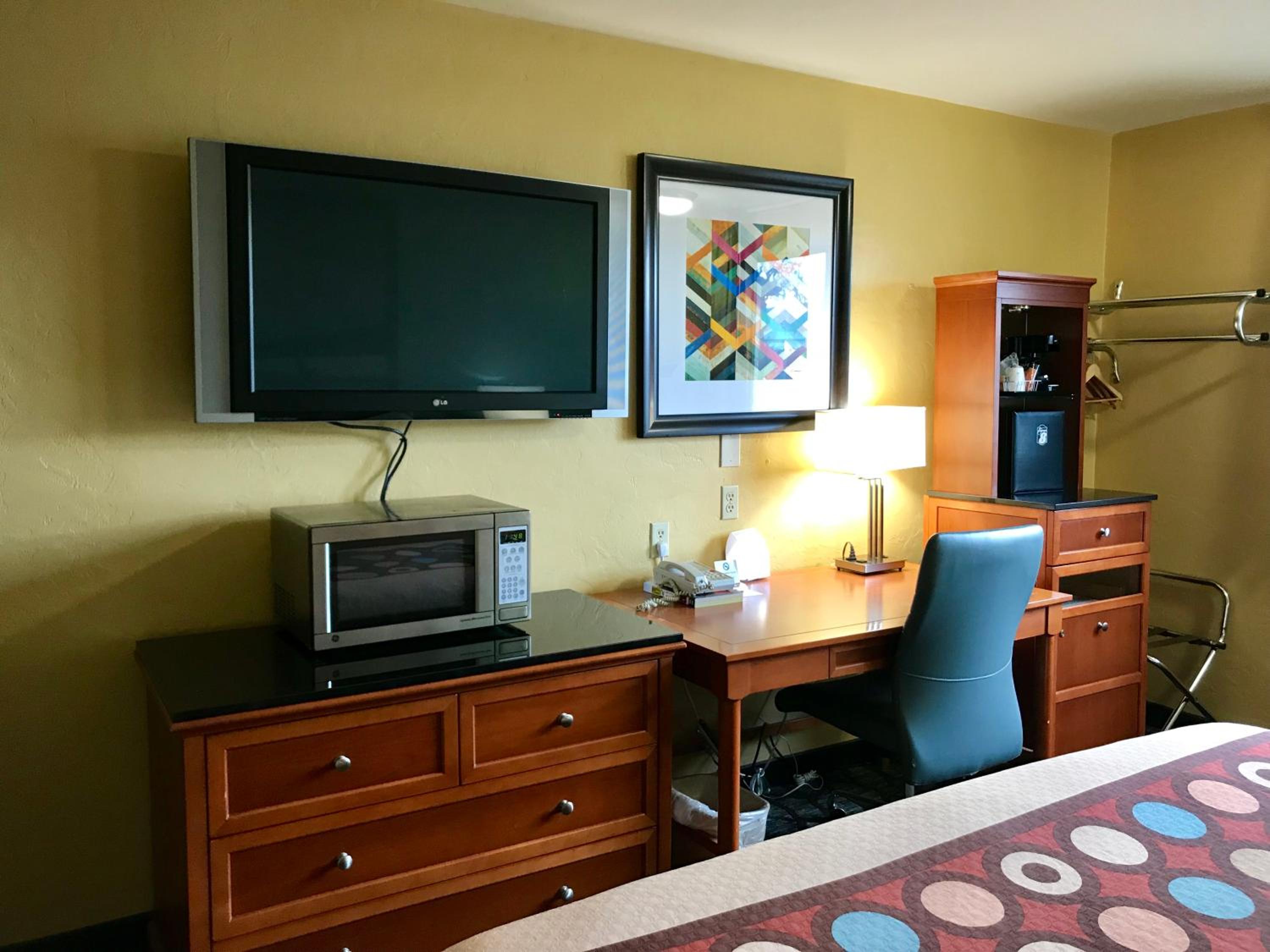 King Room - Non-Smoking - Photo 2