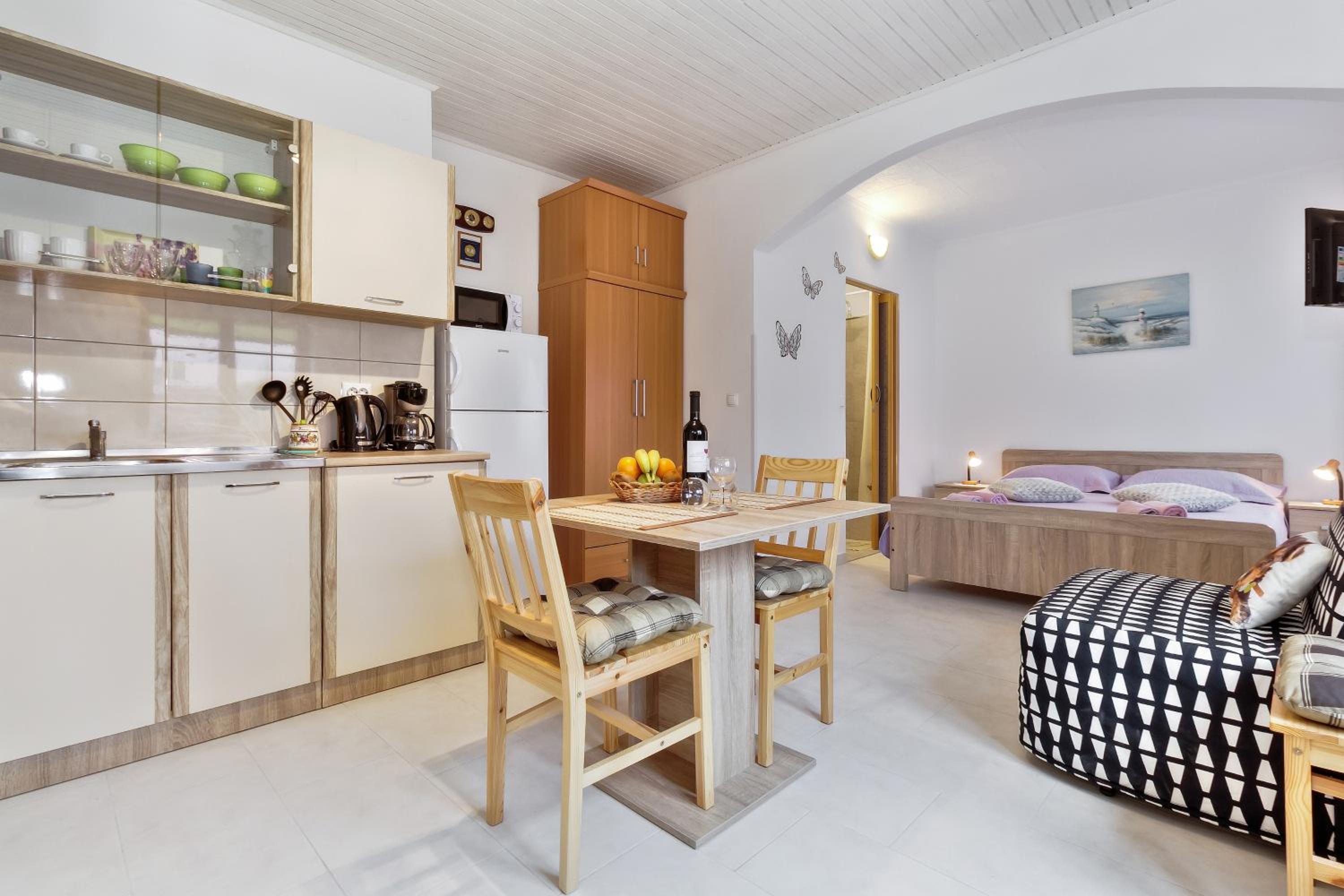 Studio Apartment with Terrace